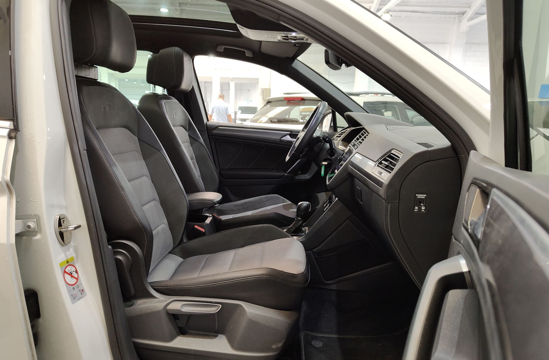 Volkswagen Tiguan Sport 1.4 ACT TSI DSG Paquete R-Line - foto 22