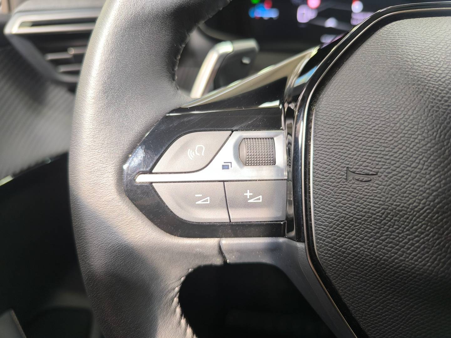 Foto Peugeot 208 Peugeot 208 Allure Hybrid eDCS6 (100 CV)