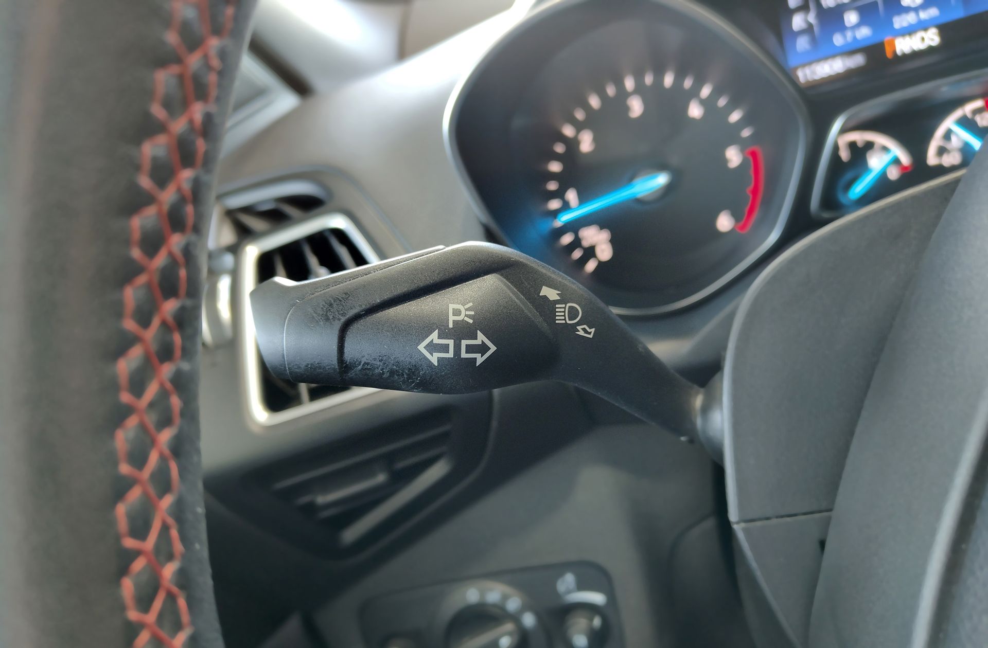 Ford Kuga 2.0 TDCi ST-Line 4x4 Powershift - foto 33