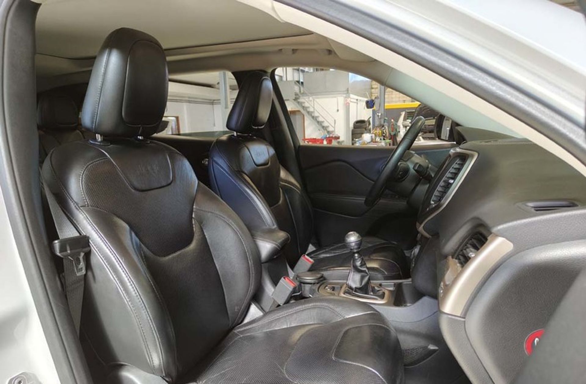 Jeep Cherokee 2.0 CRD Limited 4x2 - foto 22