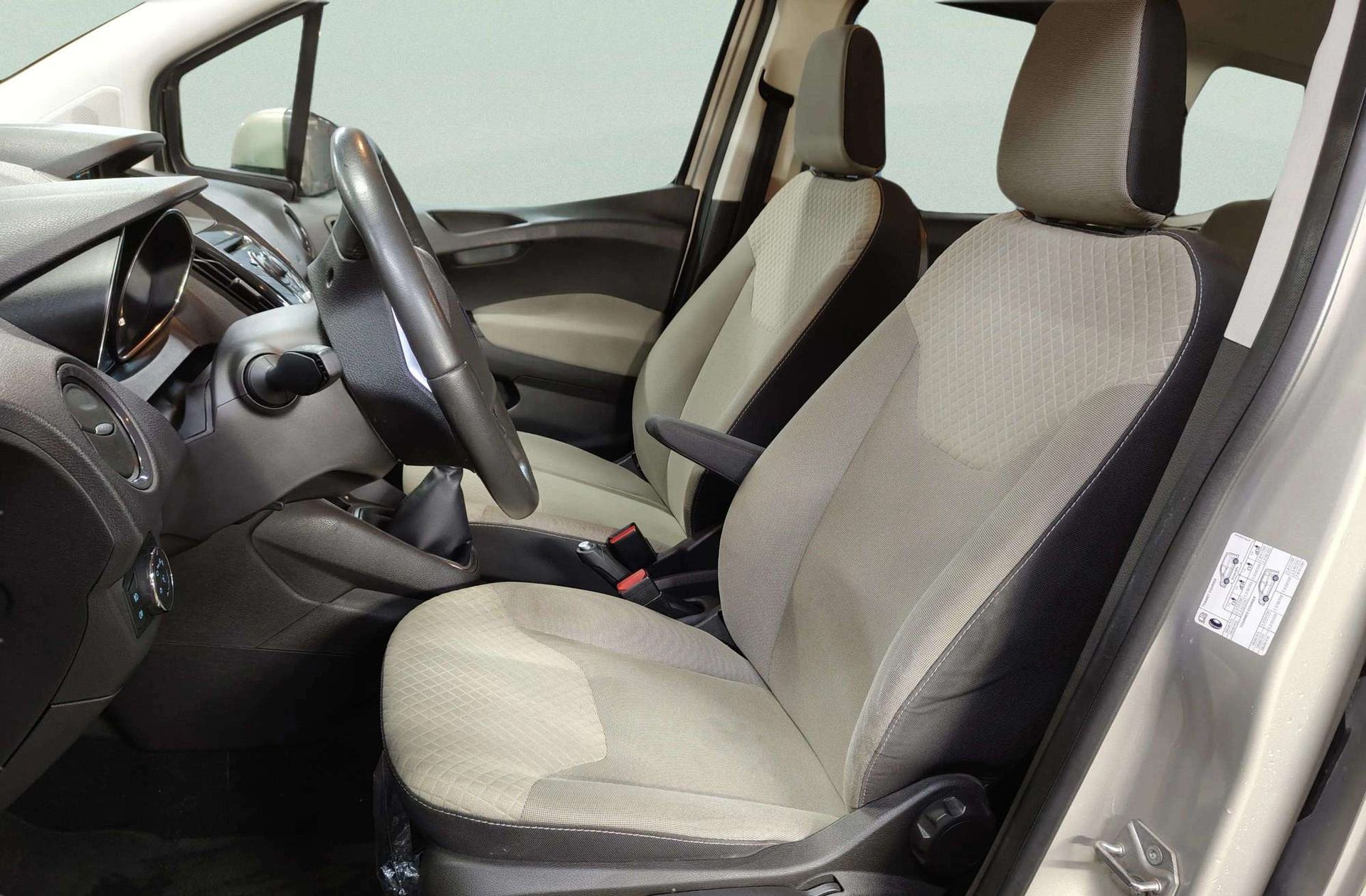 Ford Tourneo Courier 1.0 EcoBoost Titanium - foto 12