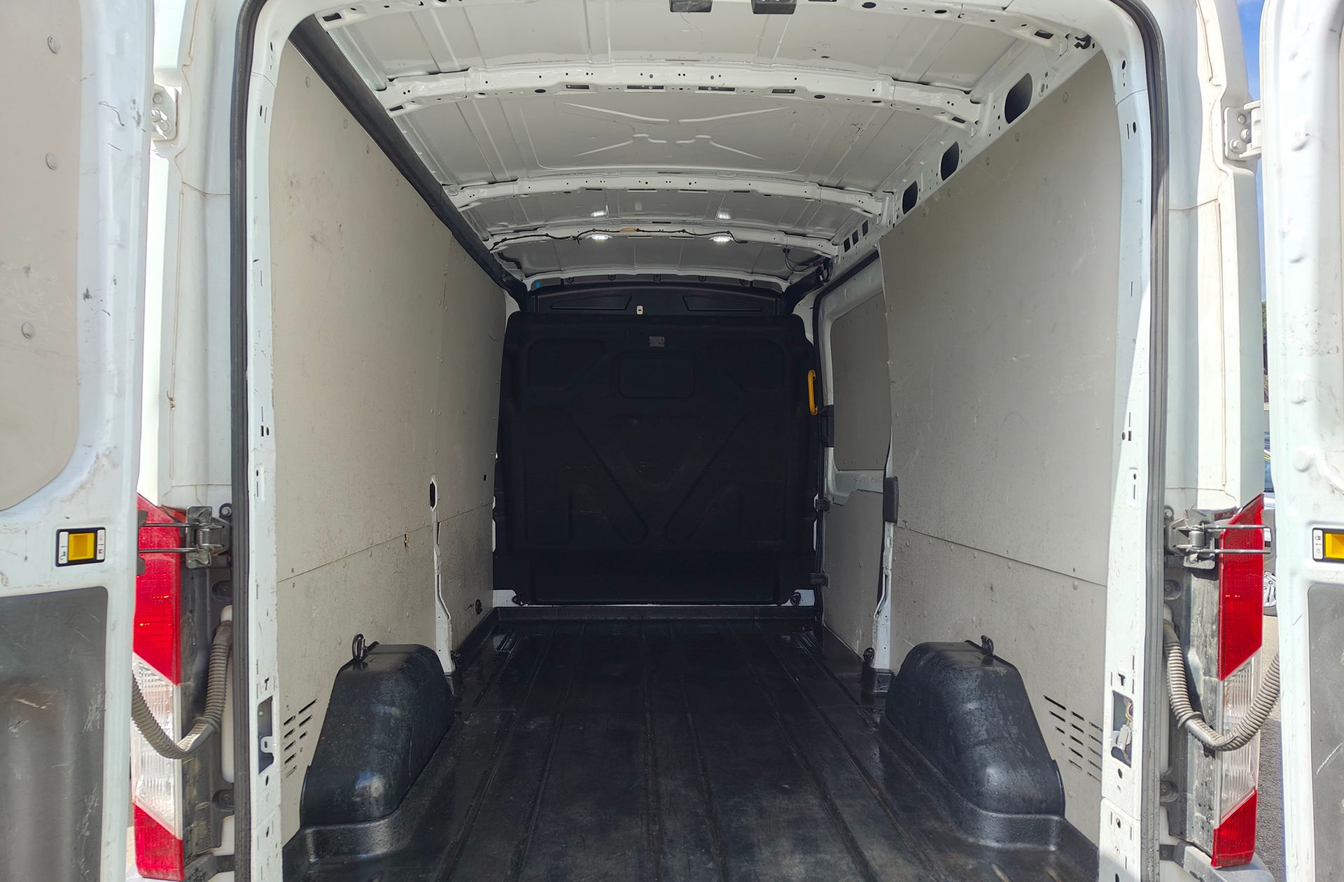 Ford Transit 350 L3H2 Trend - foto 11