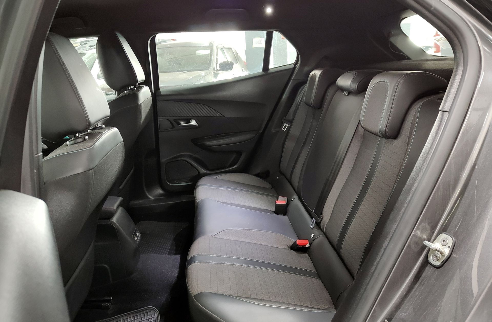 Peugeot 2008 PureTech 100 Allure - foto 11