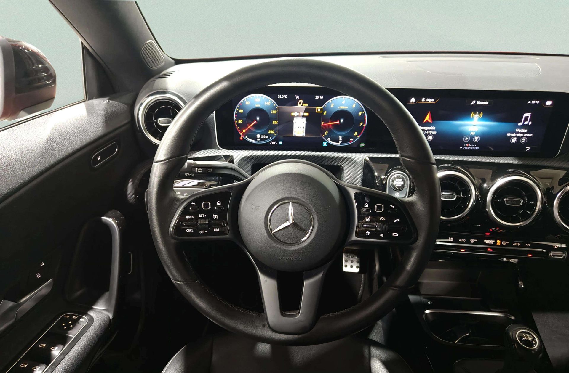 Mercedes-Benz CLA Shooting Brake 180 - foto 24