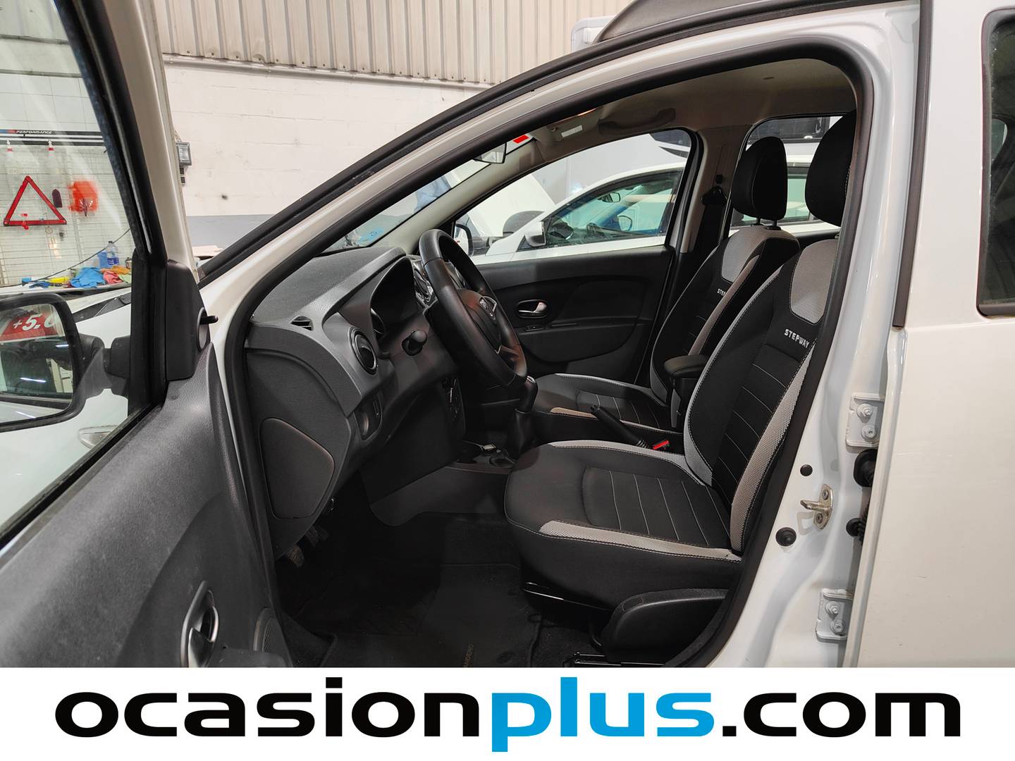 Foto asientos delanteros Dacia Sandero Dacia Sandero Stepway Essential TCe (90 CV)