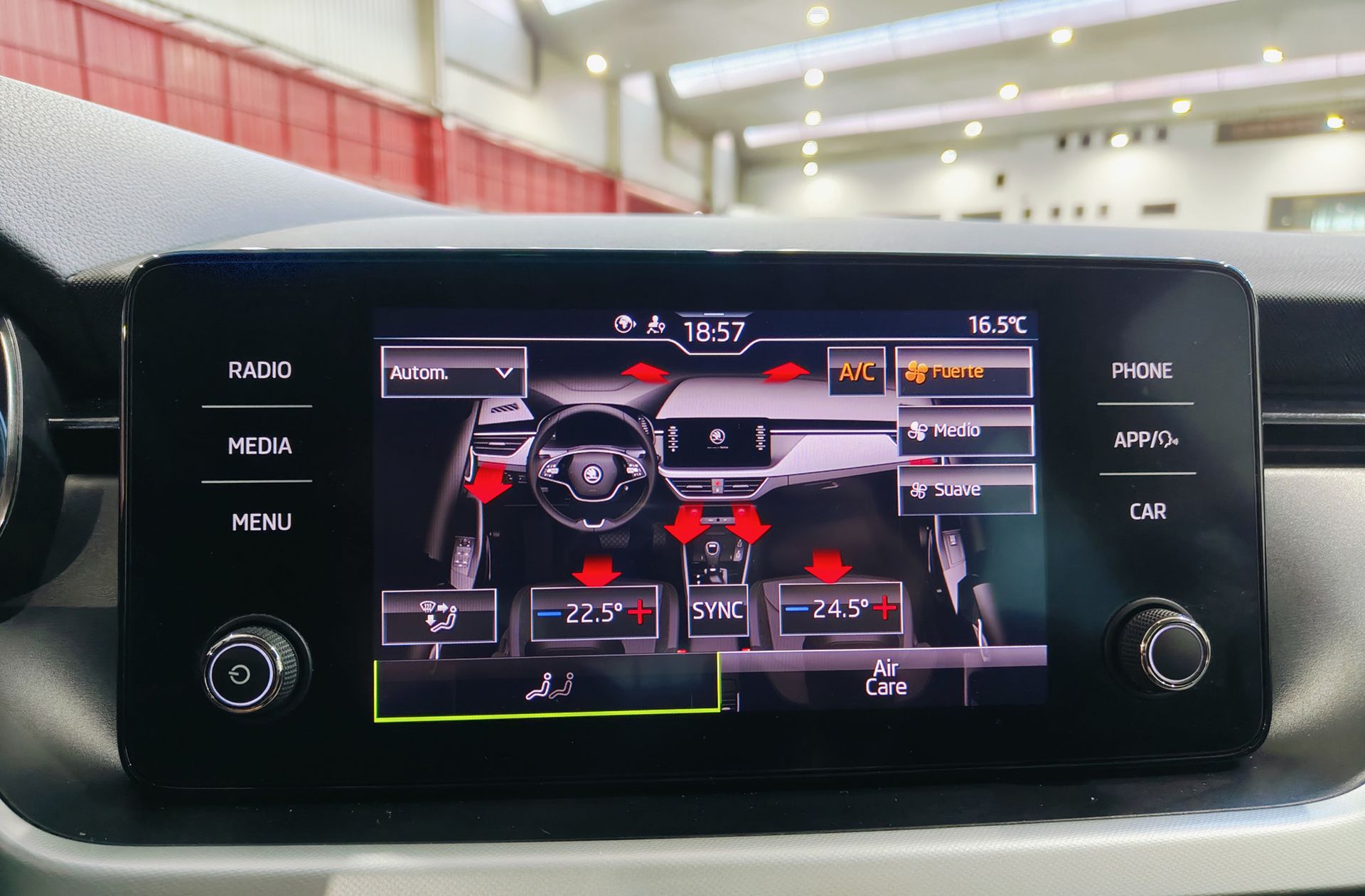 Škoda Kamiq 1.5 TSI Ambition - foto 31