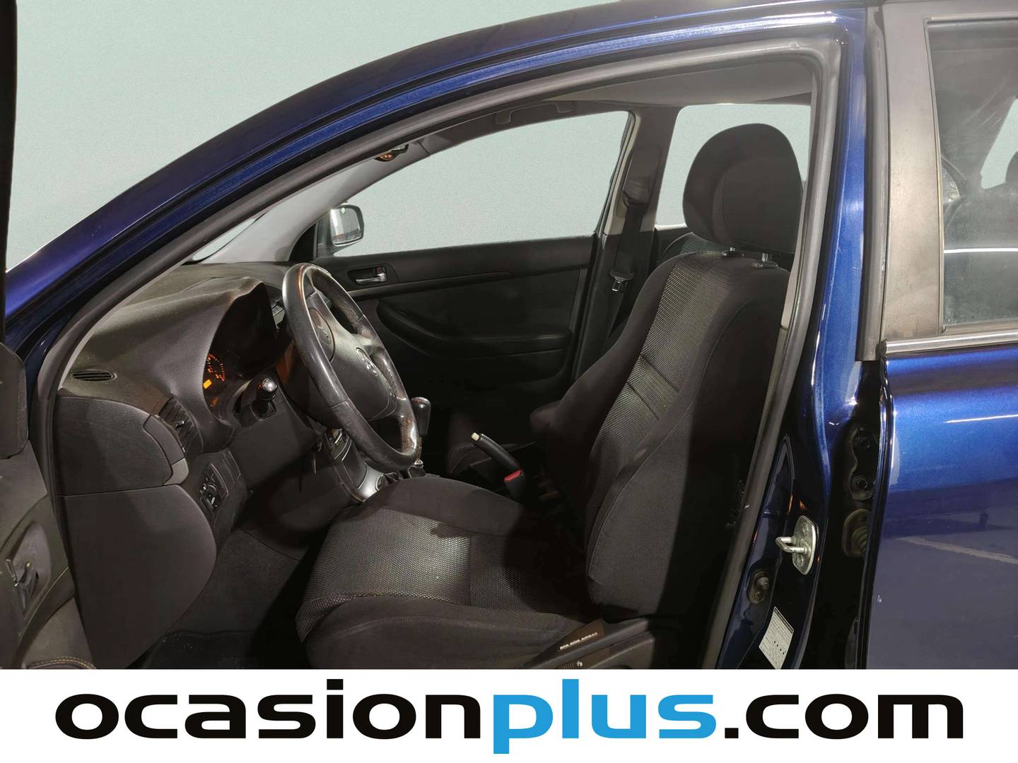 Foto asientos delanteros Toyota Avensis Toyota Avensis 1.8 VVT-I Sol (129 CV)