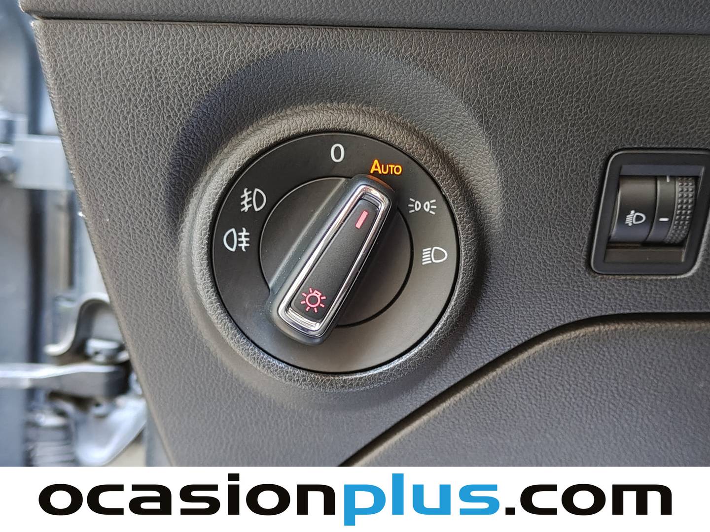 Extras y acabados del Seat León SEAT León 1.6 TDI S&S Style (105 CV)