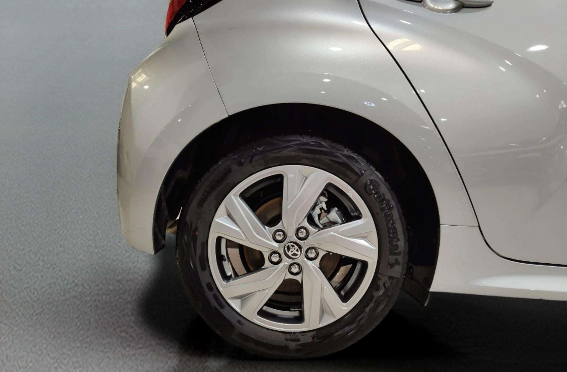 Toyota Yaris 120H Active Plus - foto 37