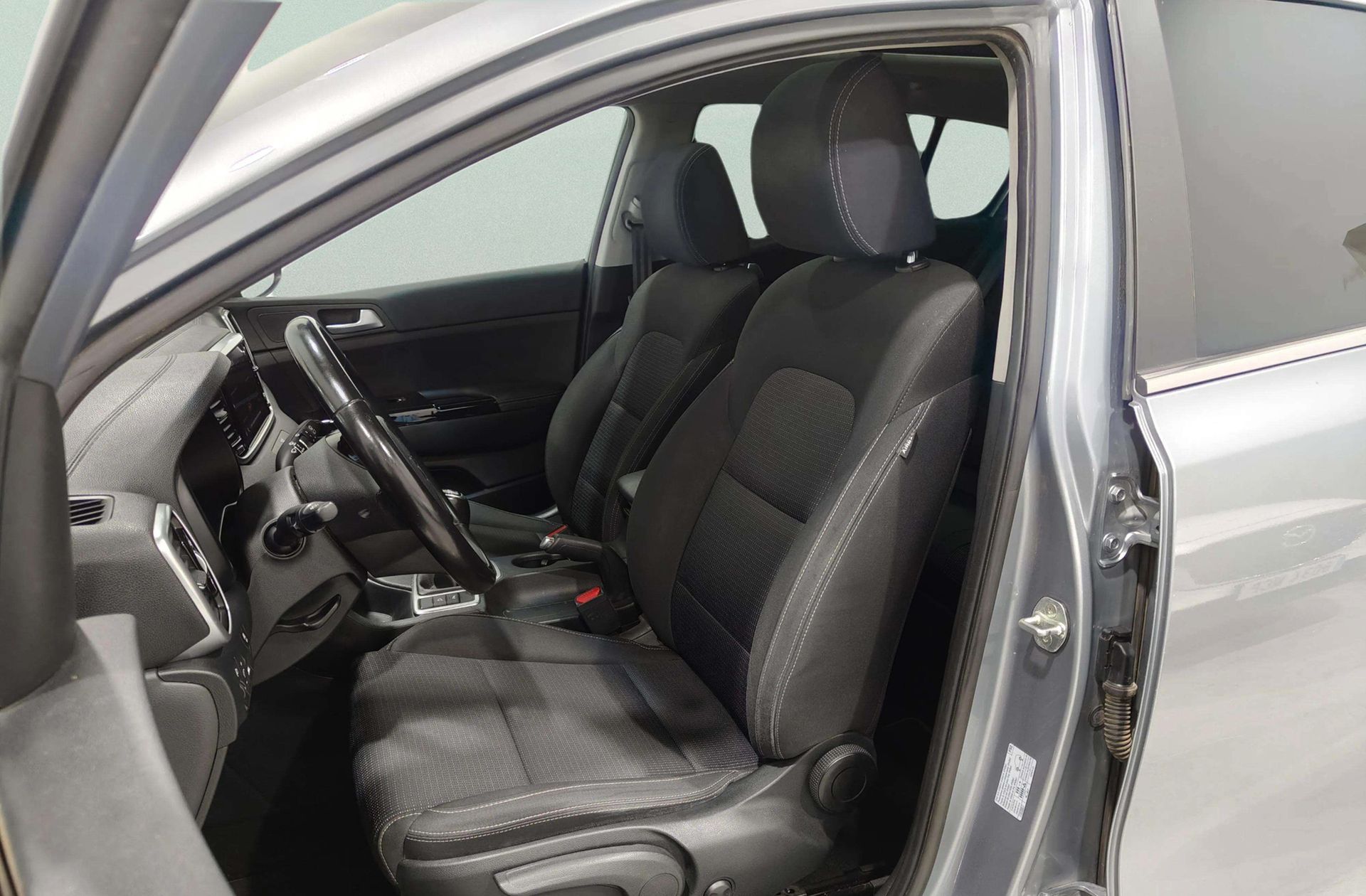 Kia Sportage 1.6 MHEV Black Edition - foto 13
