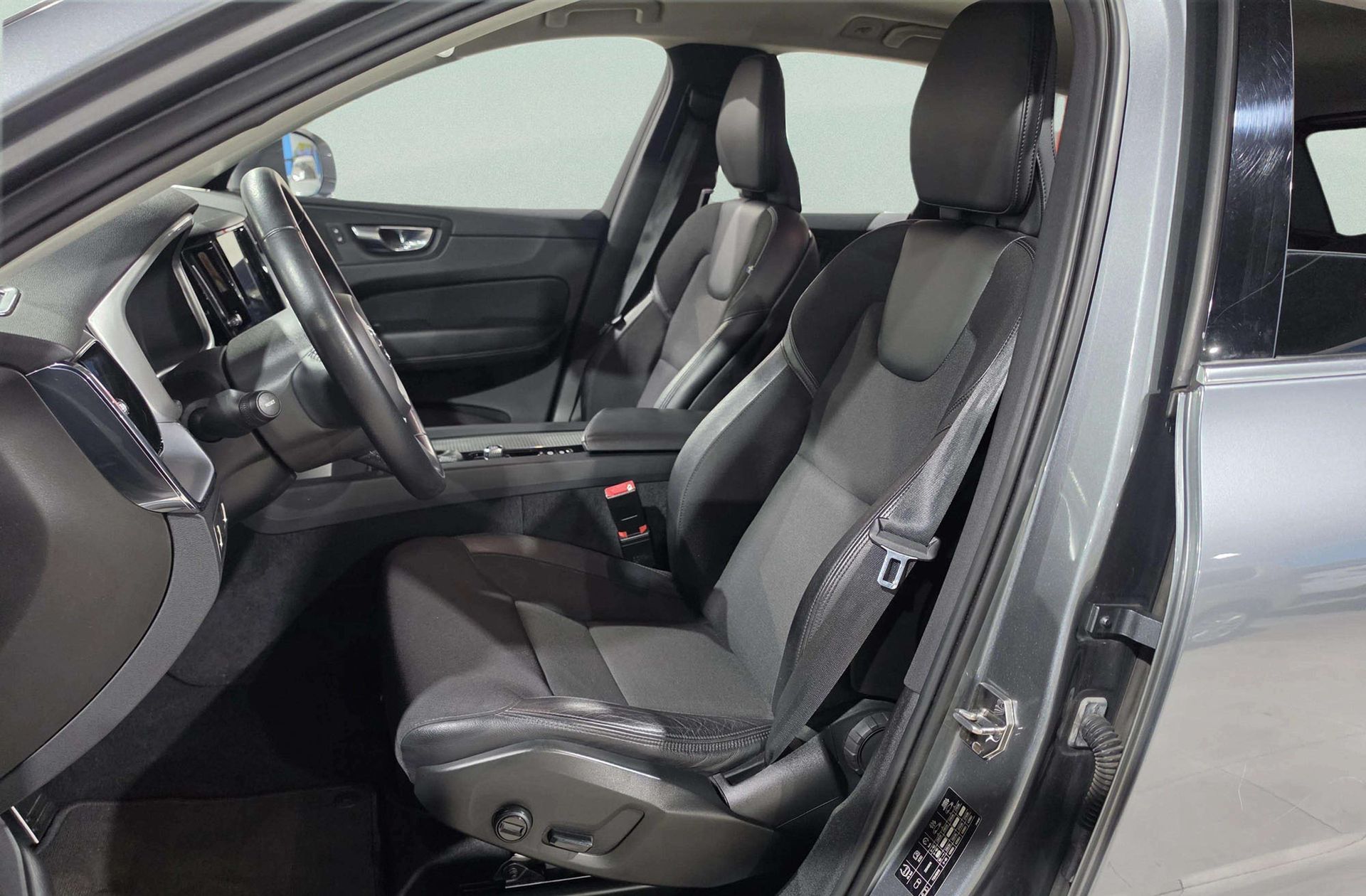 Volvo XC60 D4 Business Plus - foto 11