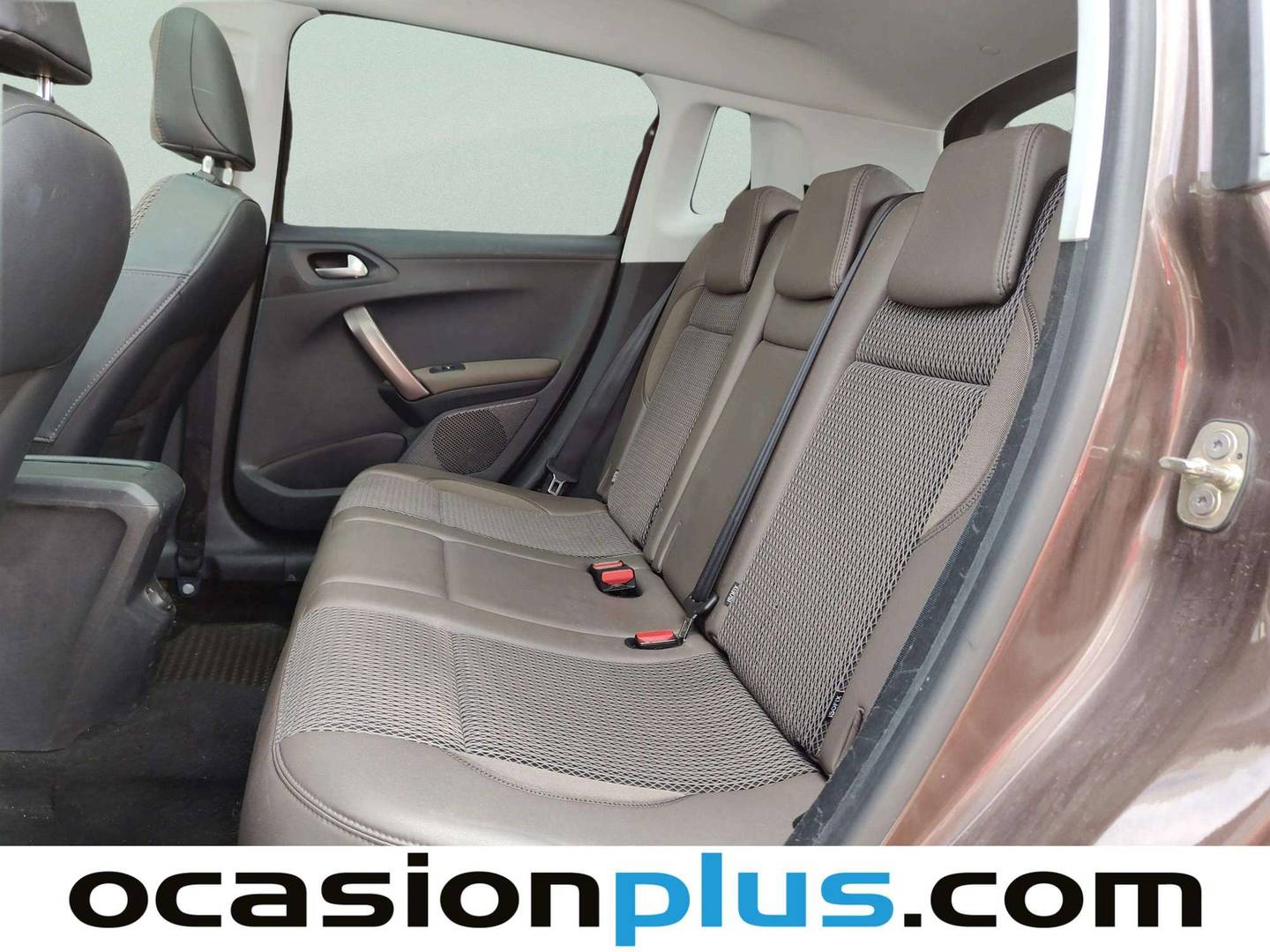Foto asientos traseros Peugeot 2008 Peugeot 2008 e-HDI 115 Allure (115 CV)