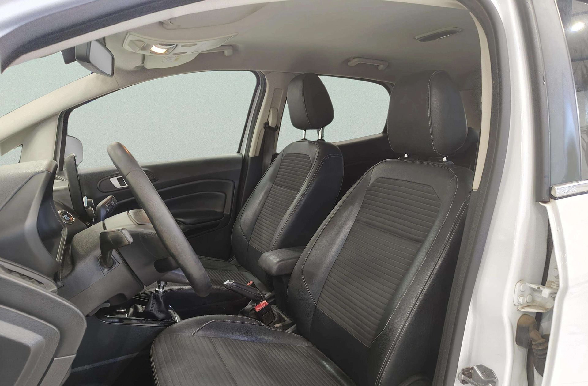 Ford EcoSport 1.0T EcoBoost Titanium - foto 11