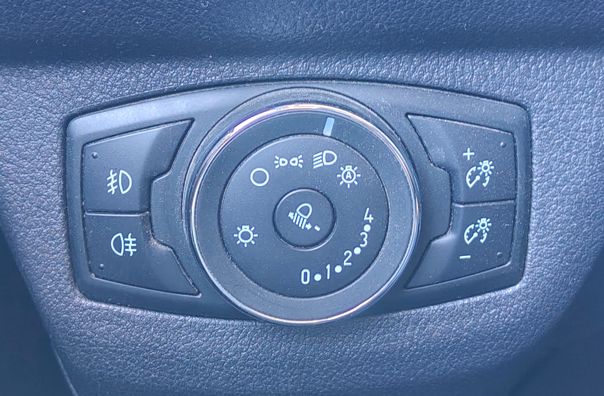 Ford Tourneo Courier 1.0 EcoBoost Titanium - foto 23