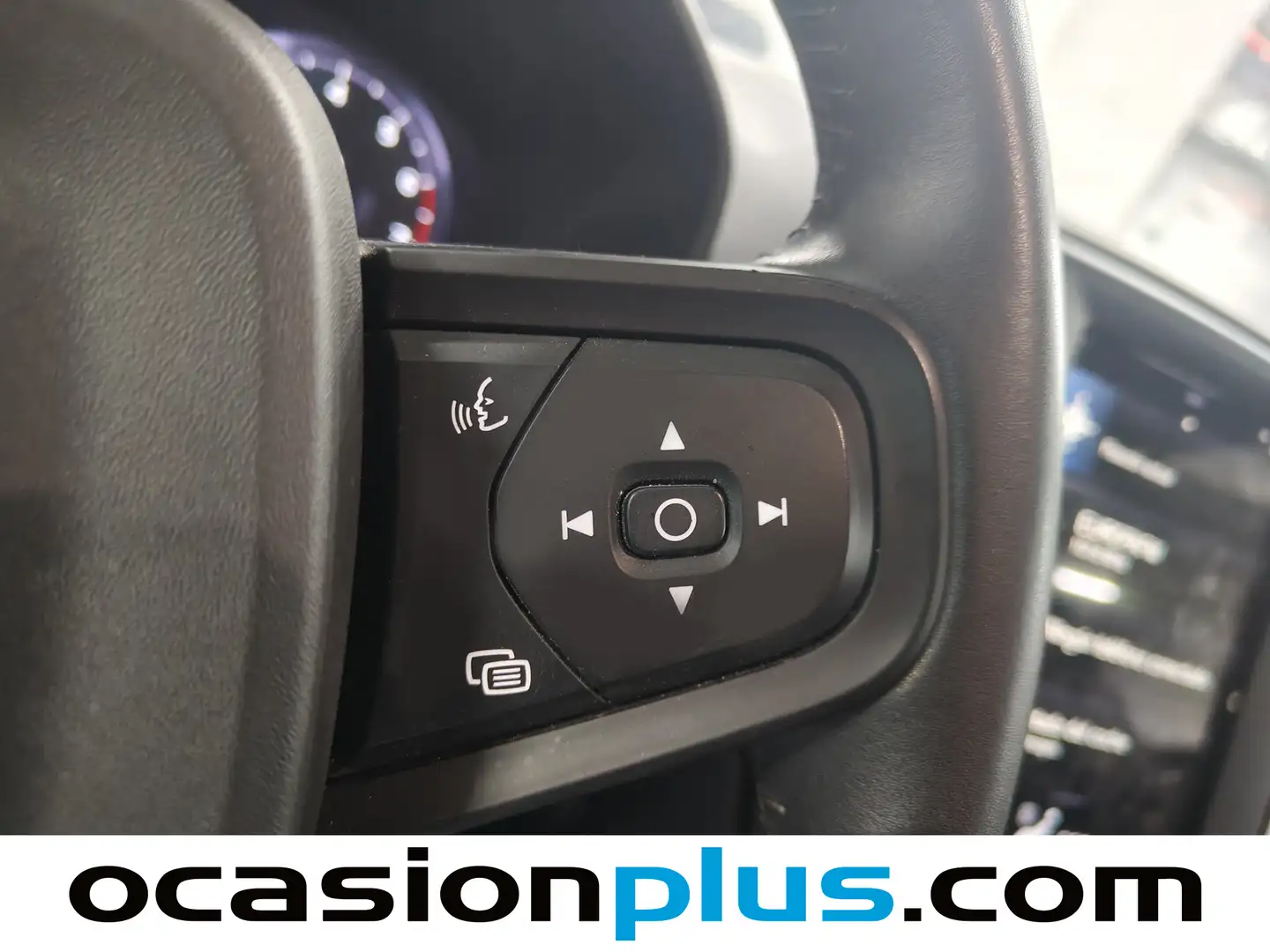 Foto Volvo XC40 Volvo XC40 T2 Momentum Core Auto (129 CV)