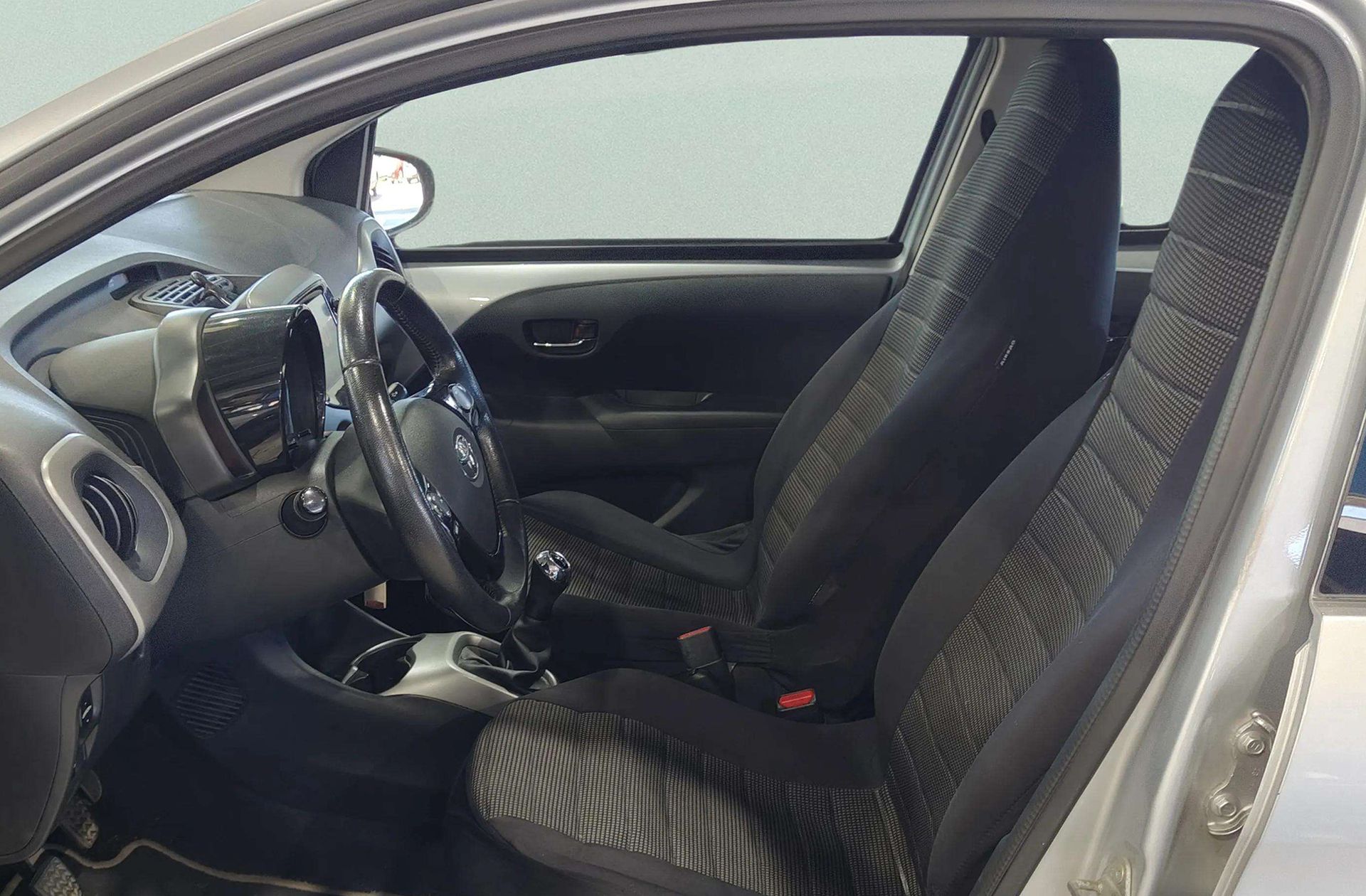 Toyota Aygo 1.0 70 x-play - foto 8