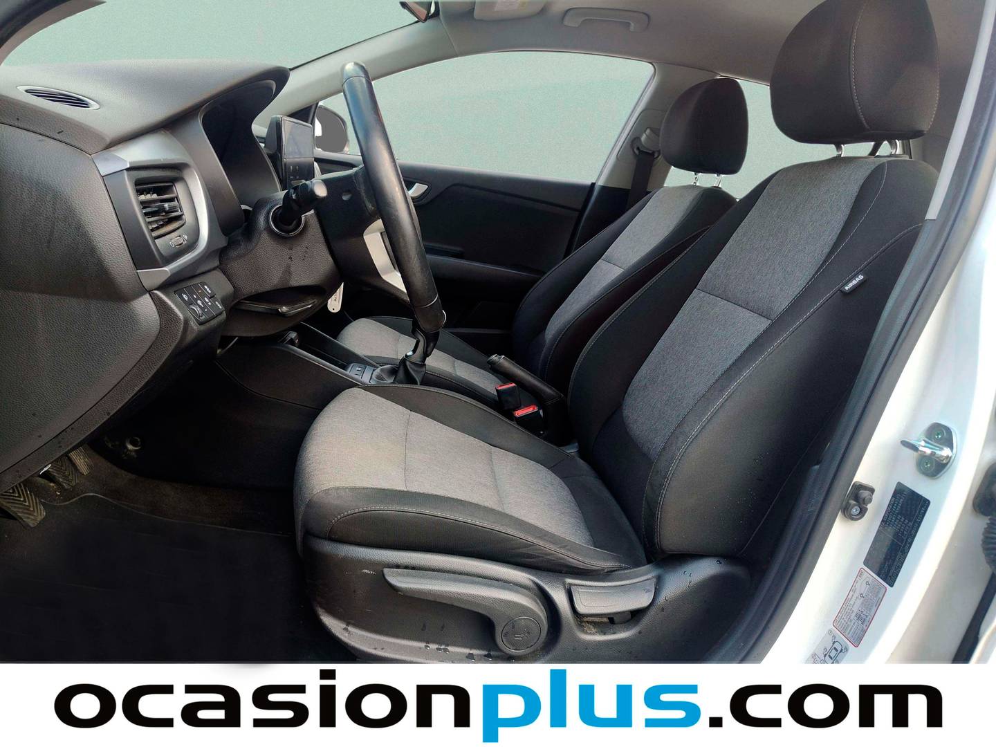 Foto asientos delanteros KIA Stonic KIA Stonic 1.0 T-GDi MHEV iMT Concept (100 CV)