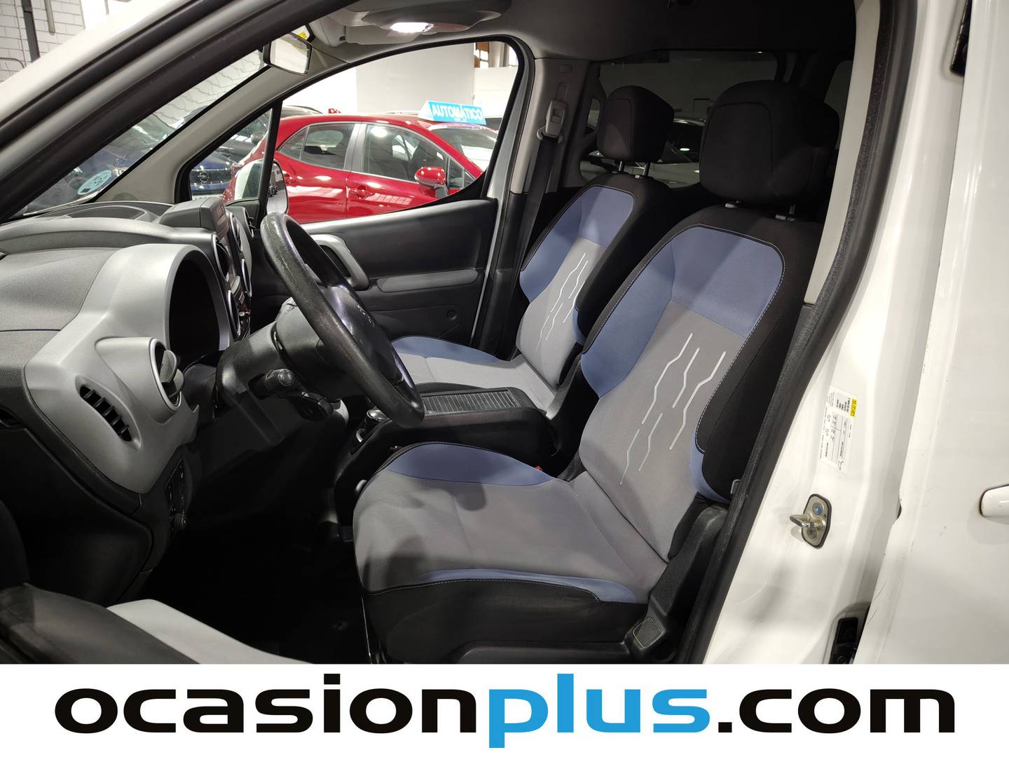 Foto asientos delanteros Peugeot Partner Peugeot Partner Tepee 1.6 BlueHDI Active (120 CV)