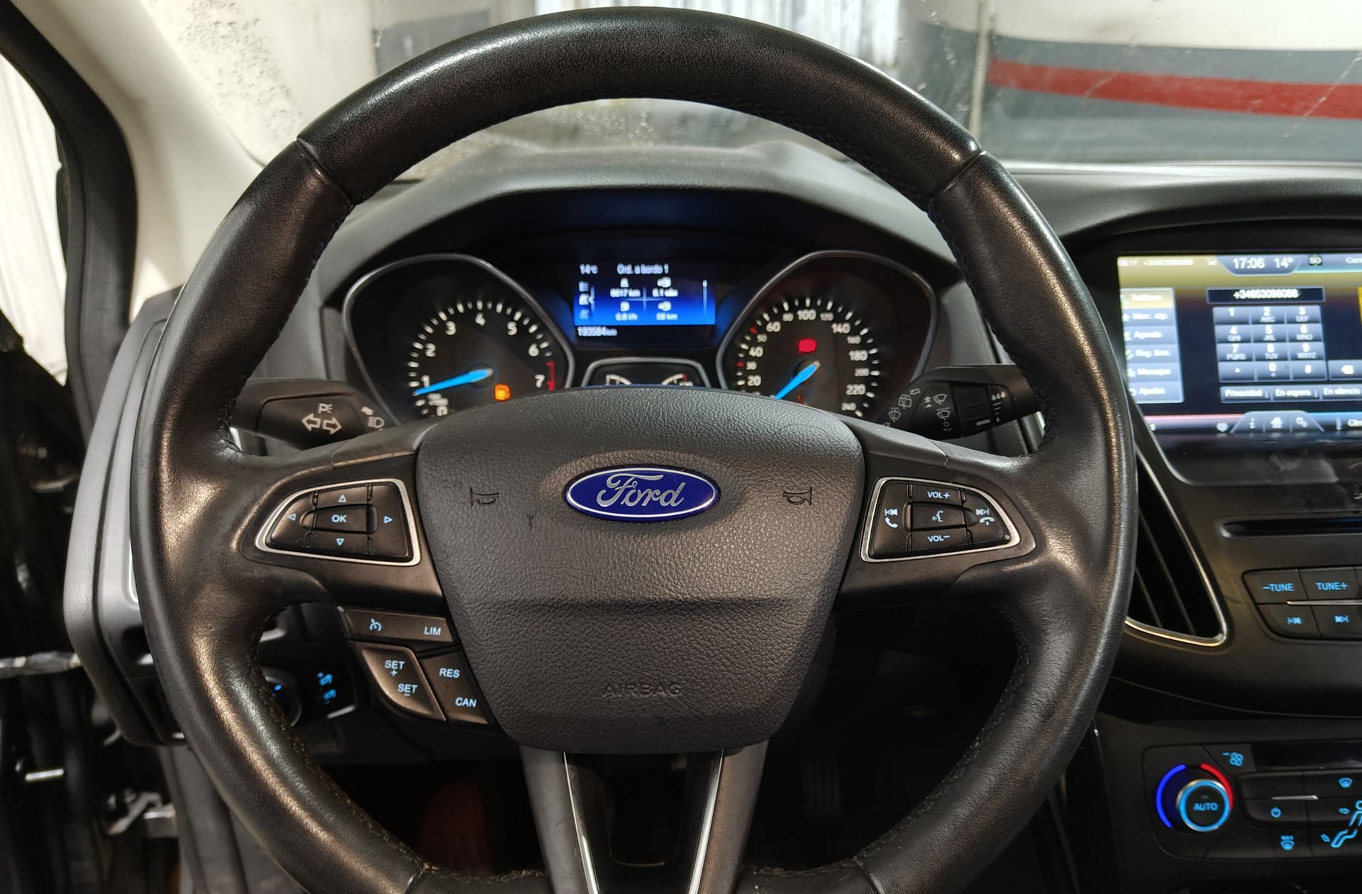 Ford Focus 1.0 EcoBoost Titanium - foto 19