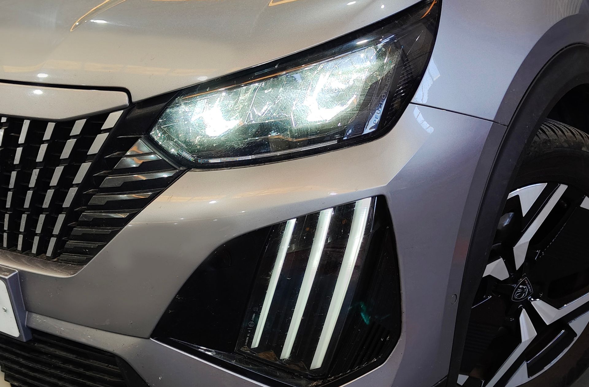 Peugeot 2008 Allure Hybrid eDCS6 - foto 15
