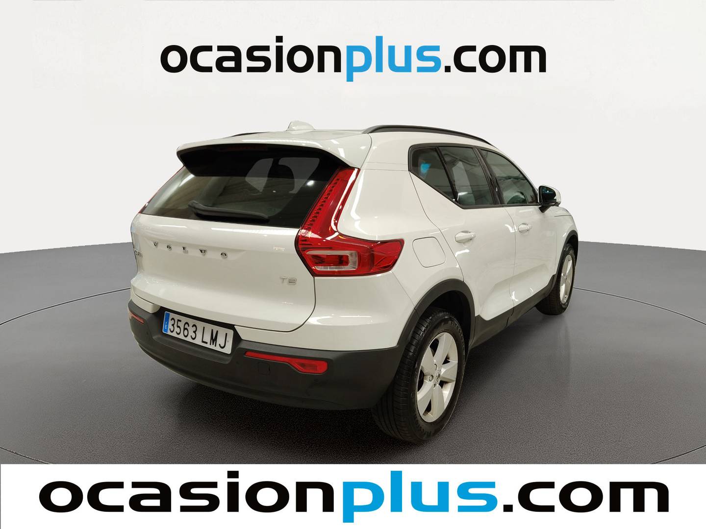 Foto trasera Volvo XC40 Volvo XC40 T2 Momentum Core (129 CV) derecha