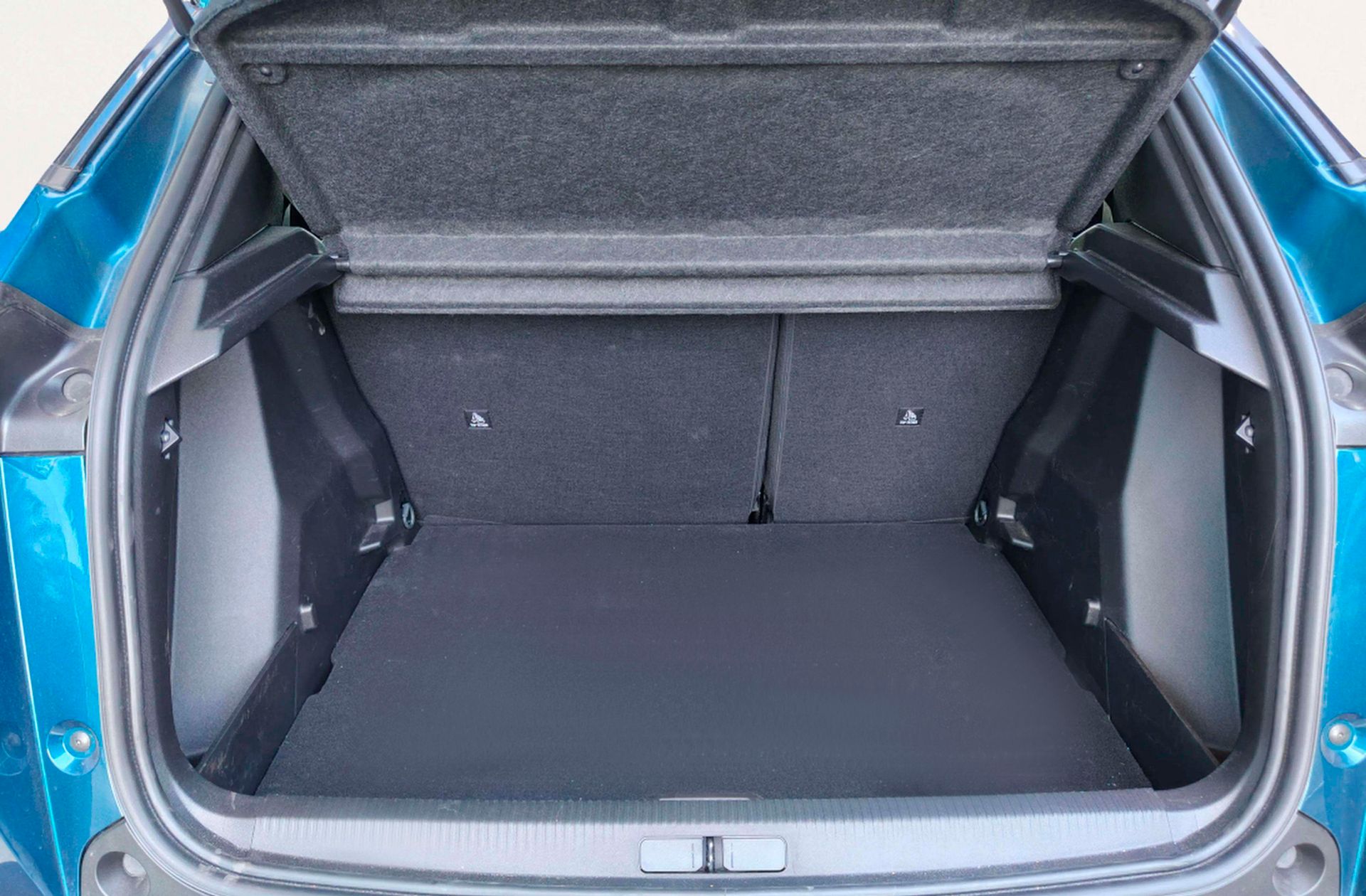 Peugeot 2008 GT Hybrid eDCS6 - foto 18