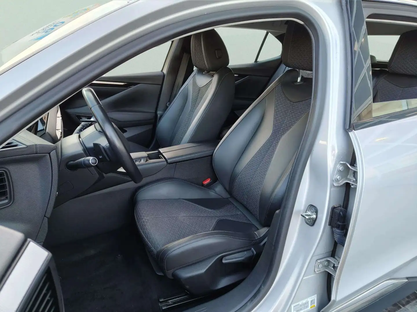 Foto DS DS 4 DS DS4 BlueHDi 130 Trocadero Auto (130 CV)