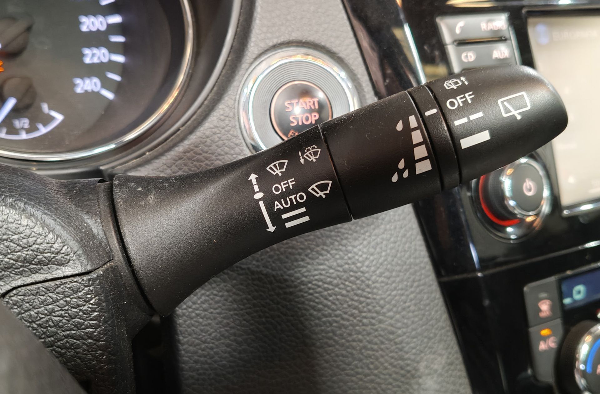 Nissan Qashqai DIG-T 115 Tekna 4x2 Xtronic - foto 29