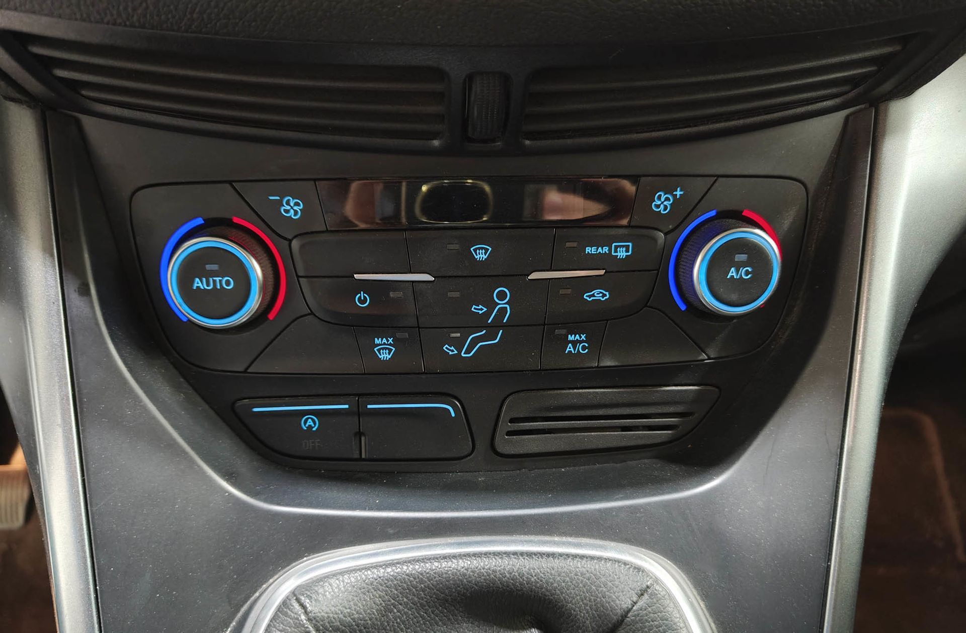 Ford Kuga 1.5 EcoBoost Trend+ 4x2 - foto 28