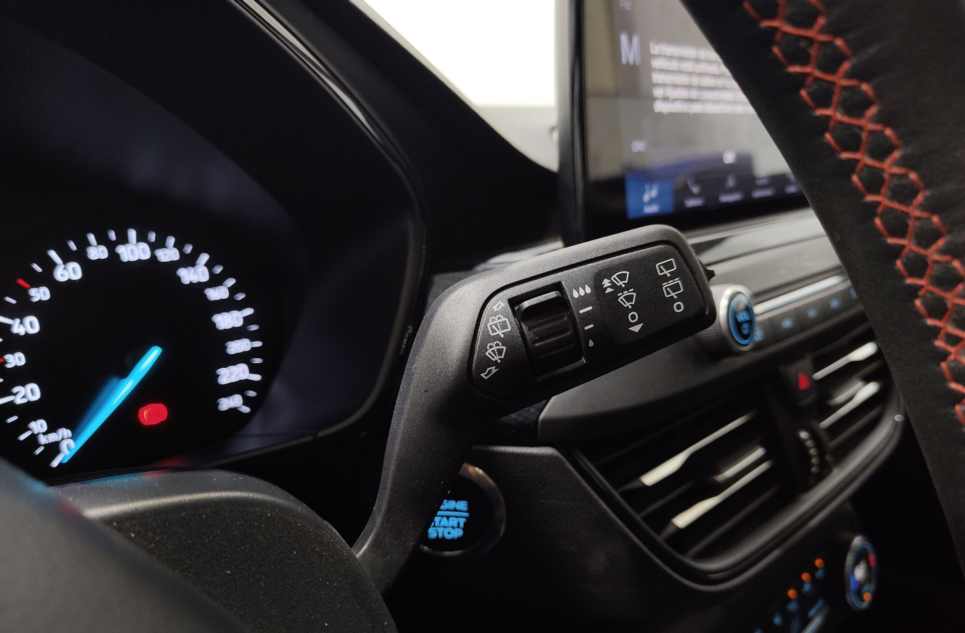 Ford Focus 1.5 EcoBlue ST-Line - foto 34