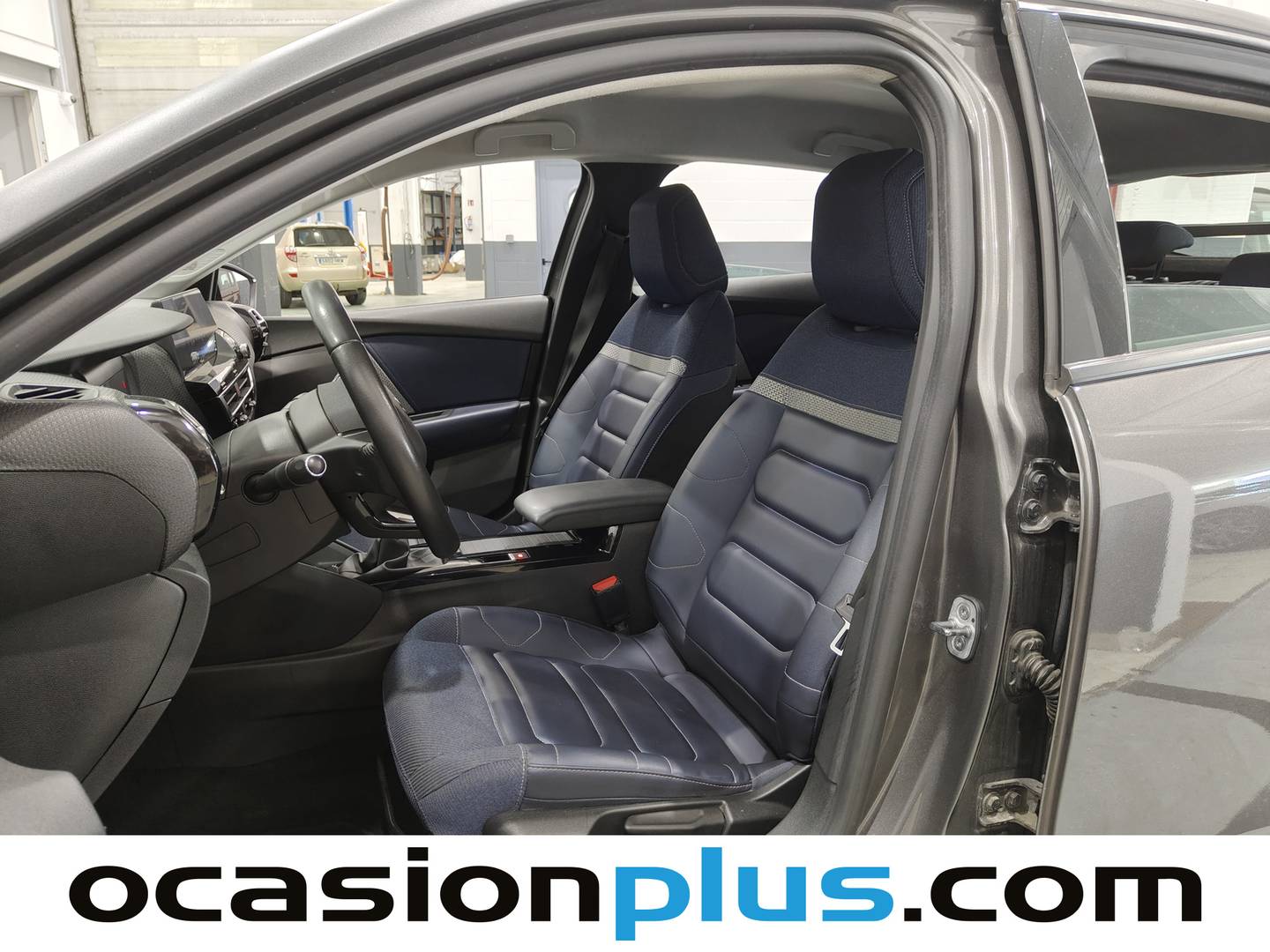 Foto asientos delanteros Citroën C4 Citroën C4 PureTech 130 S&S 6v Feel Pack (130 CV)