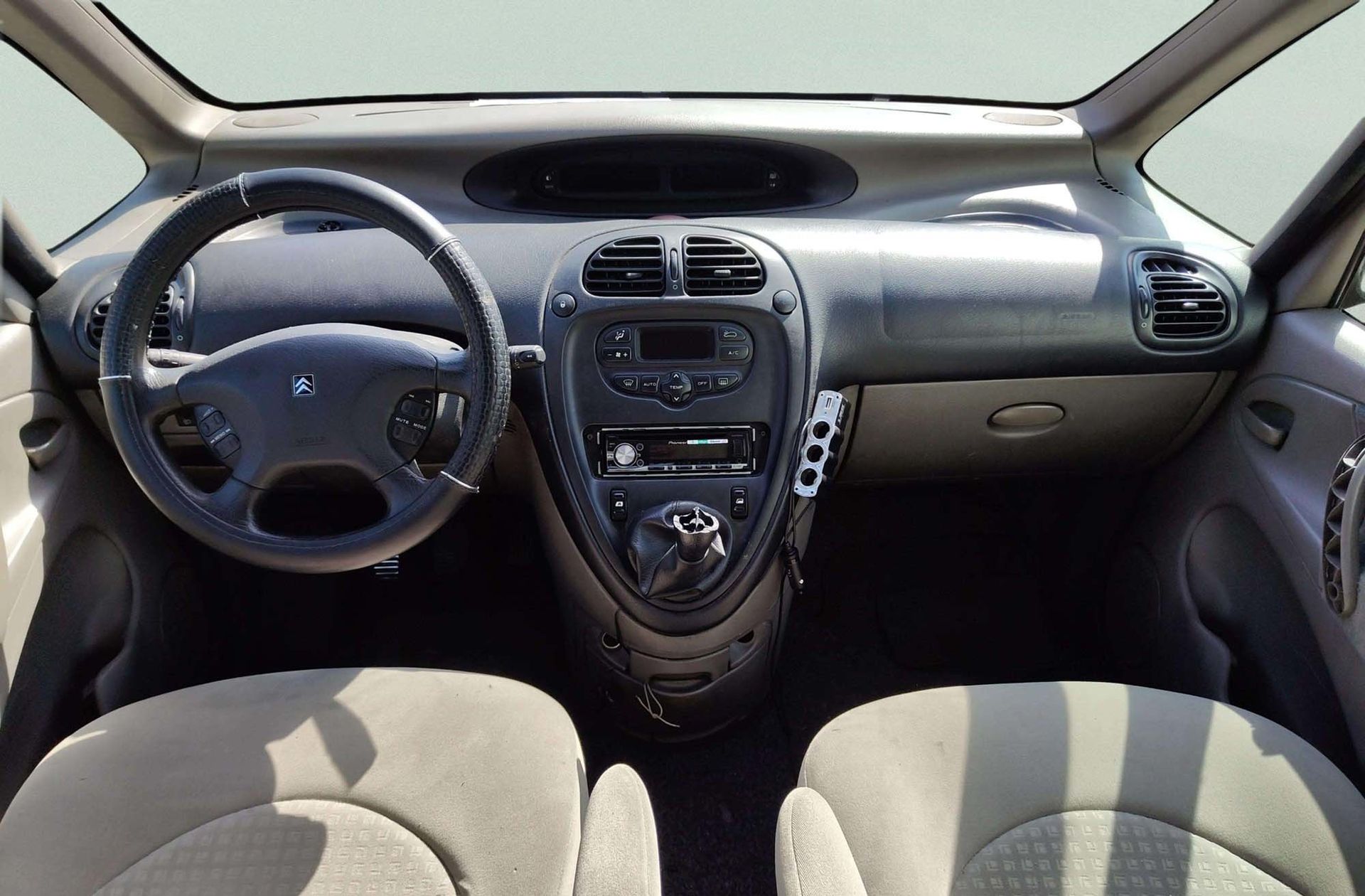 Citroën Xsara Picasso 2.0 HDi - foto 5