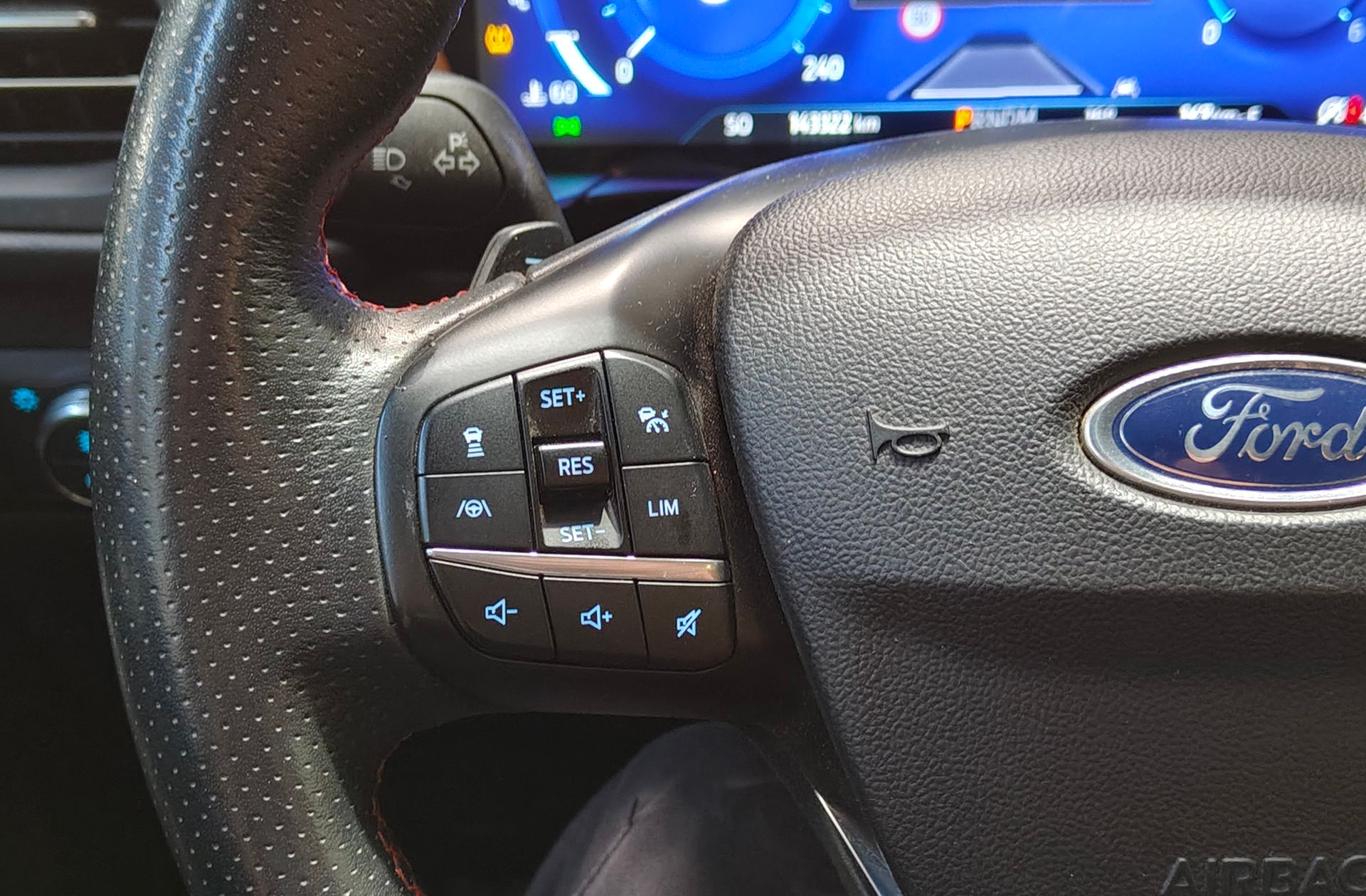 Ford Kuga 2.0 EcoBlue ST-Line X 4x4 - foto 28