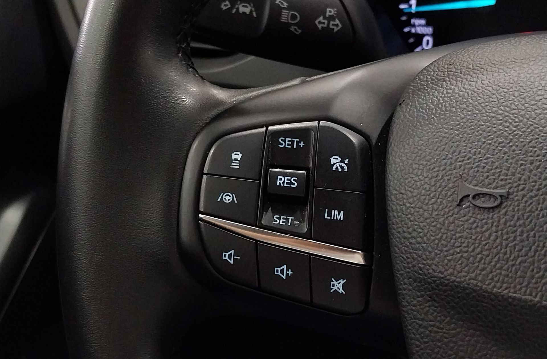 Ford Focus 1.0 EcoBoost MHEV Active - foto 28