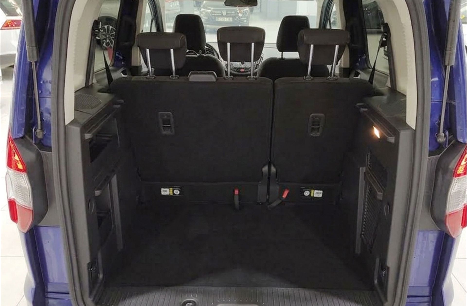Ford Tourneo Courier 1.0 EcoBoost Titanium - foto 14