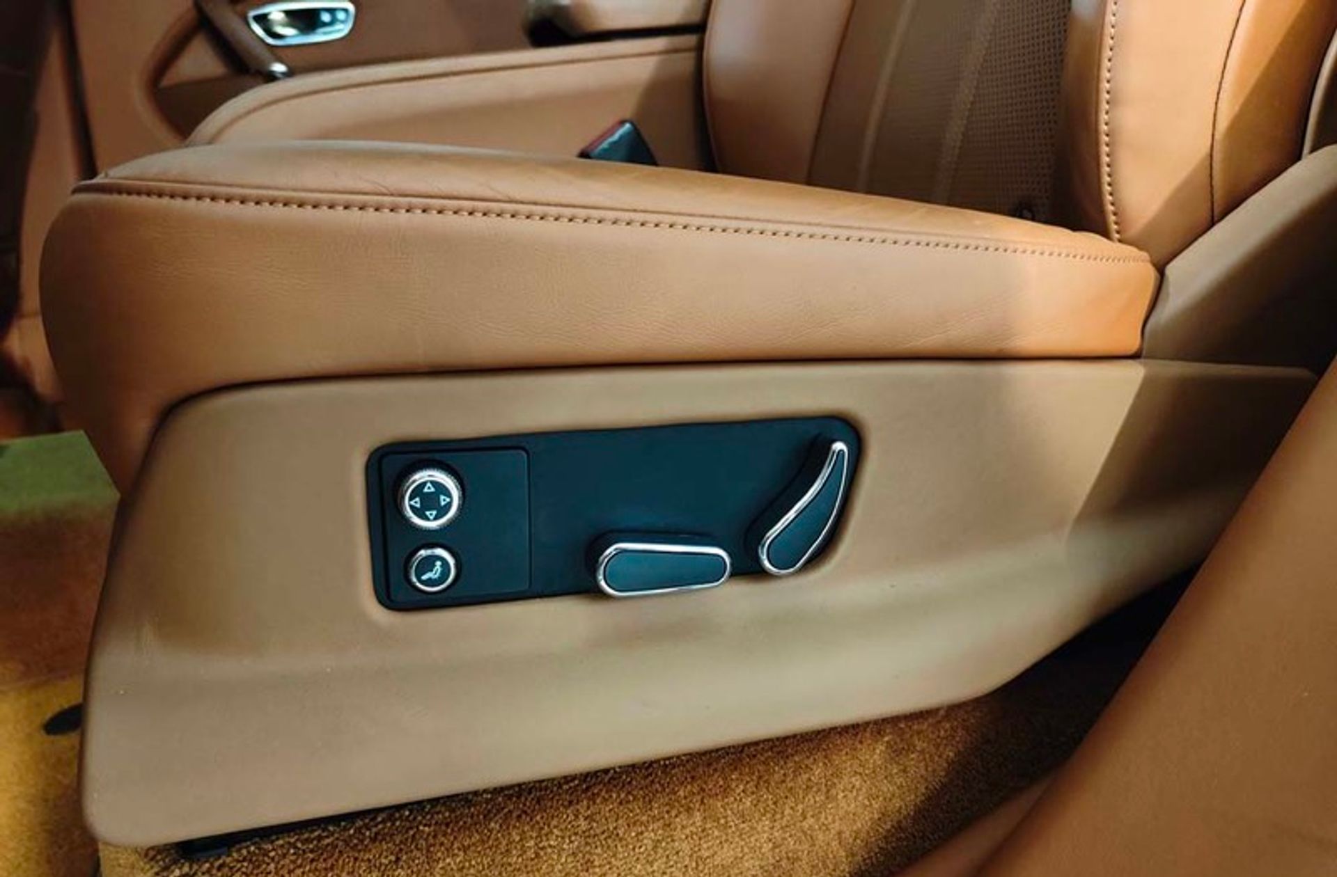 Bentley Bentayga 3.0 Hybrid 4WD - foto 25