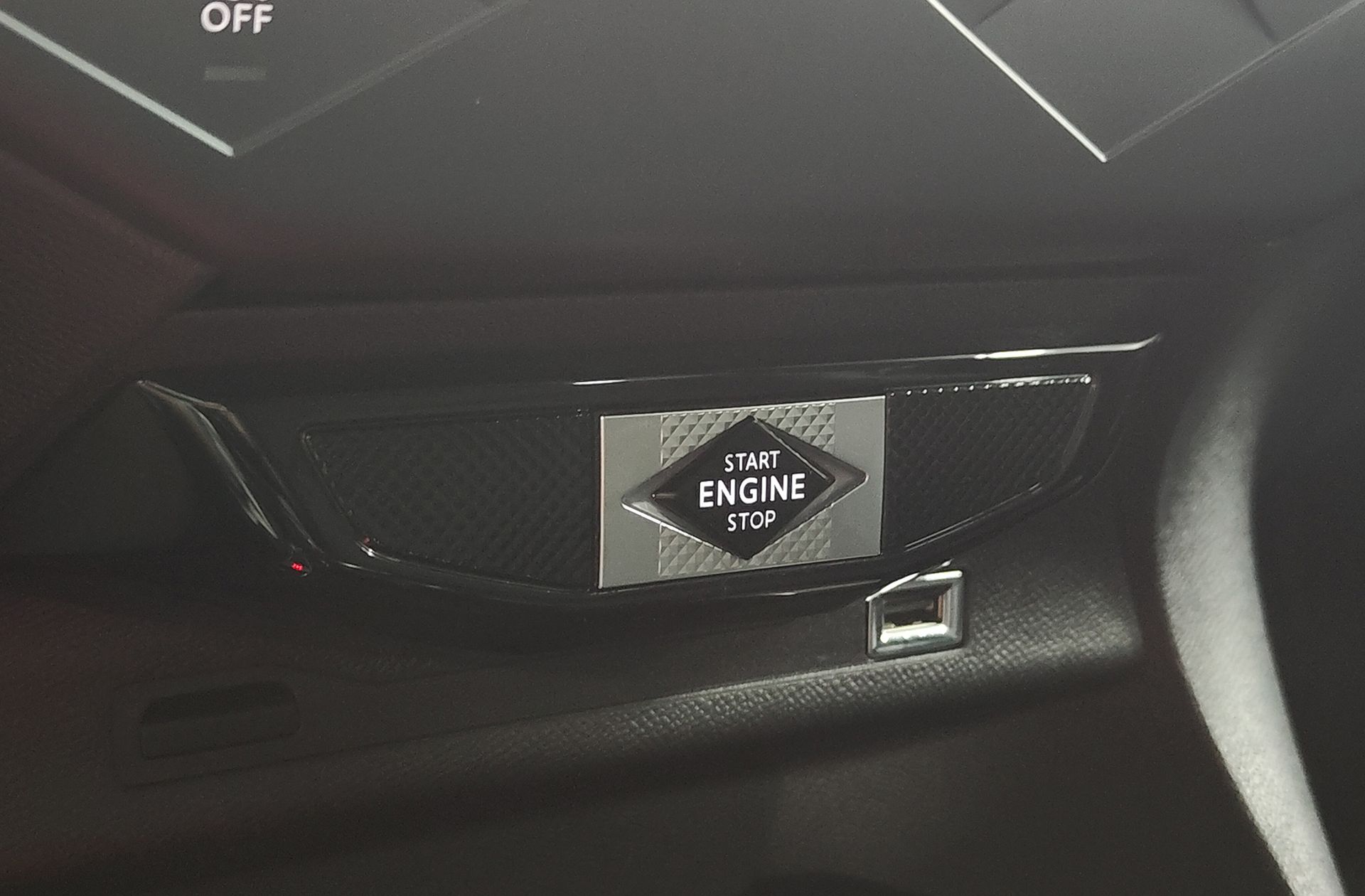 DS DS 3 Crossback PureTech 130 Grand Chic EAT8 - foto 30