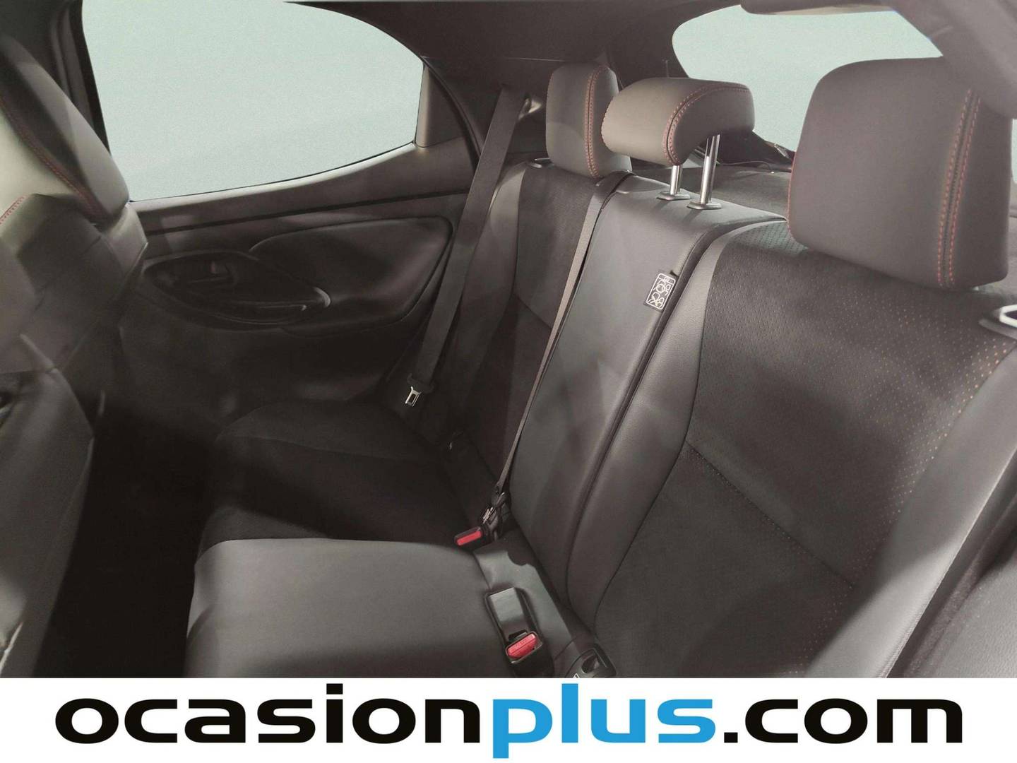 Foto asientos traseros Toyota Yaris Toyota Yaris 130H GR Sport Plus (130 CV)