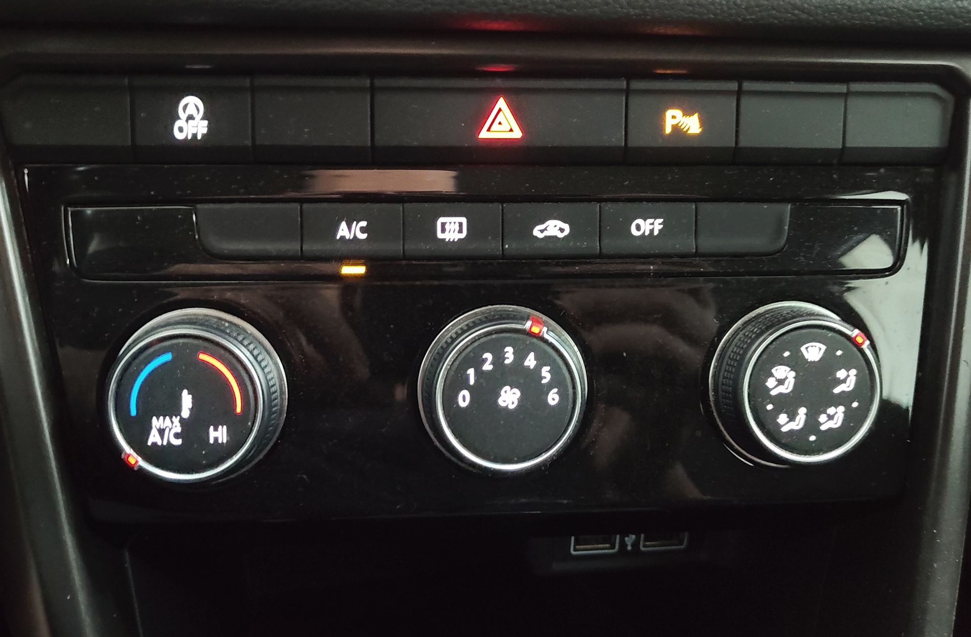Volkswagen T-Roc Advance 1.0 TSI - foto 28