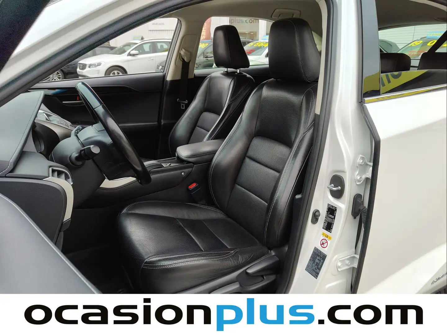 Foto Lexus NX Lexus NX 300h Corporate 2WD + Navibox (197 CV)