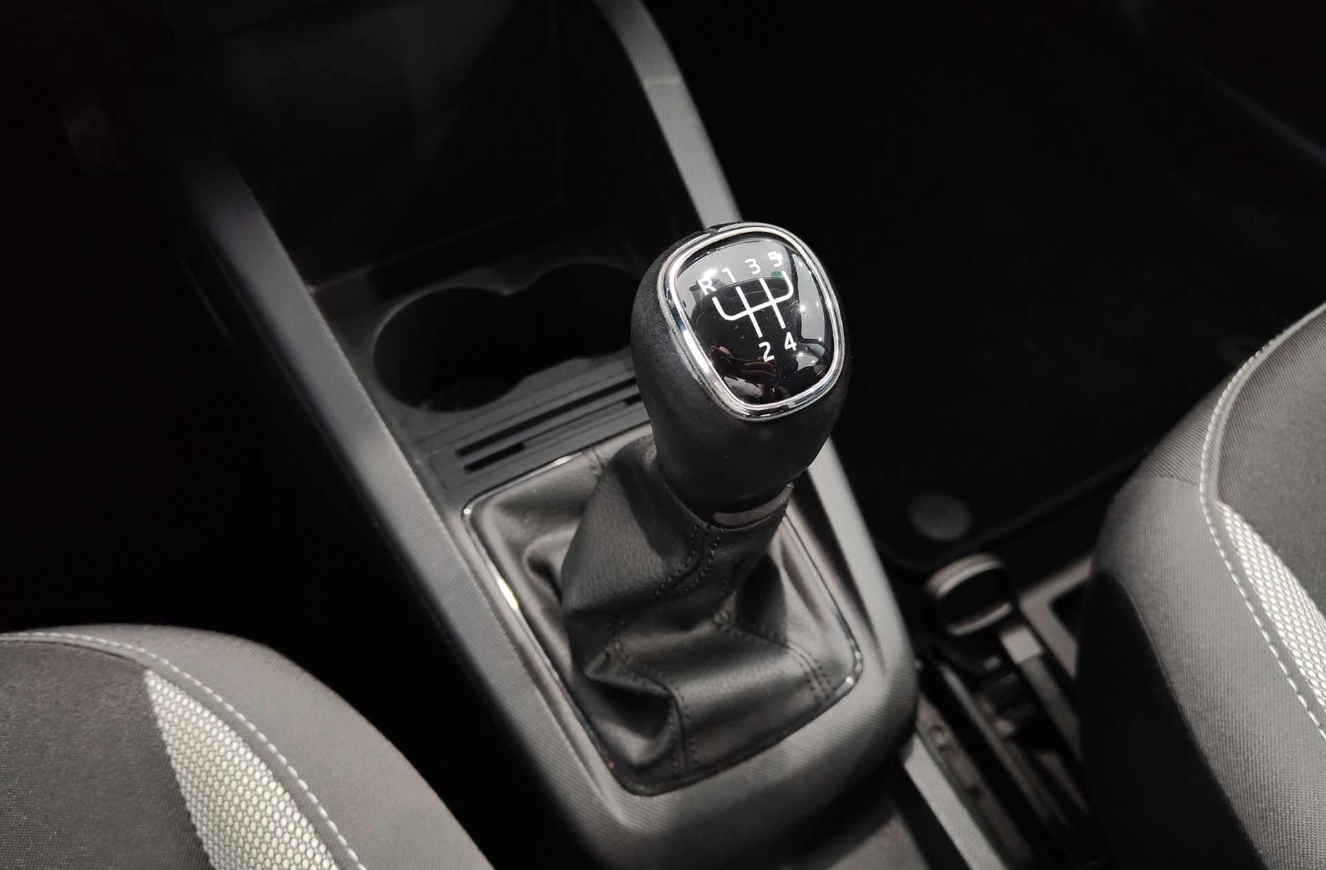 Škoda Fabia 1.0 TSI Like - foto 6