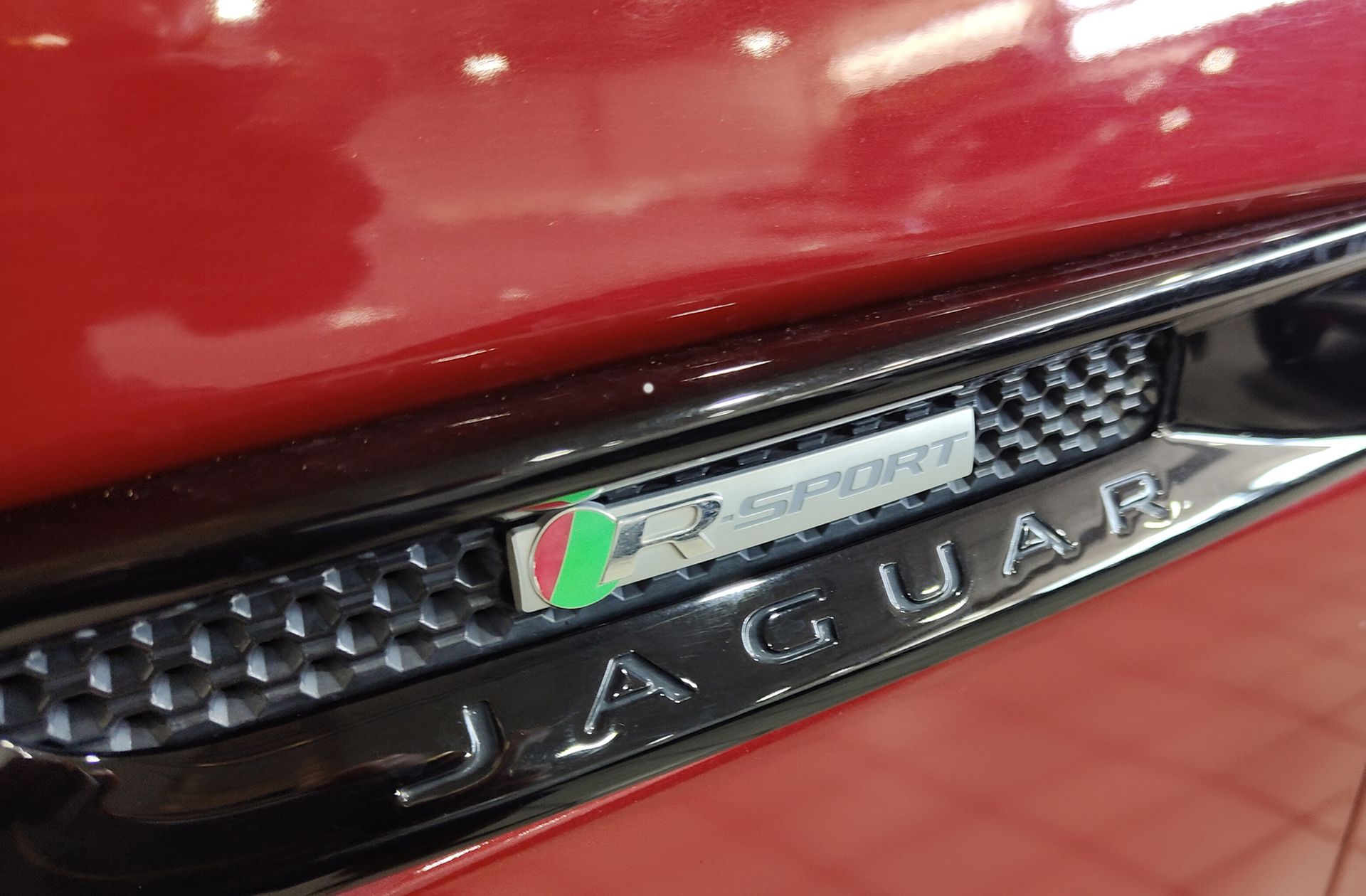 Jaguar F-Pace 2.0L i4D R-Sport AWD - foto 6