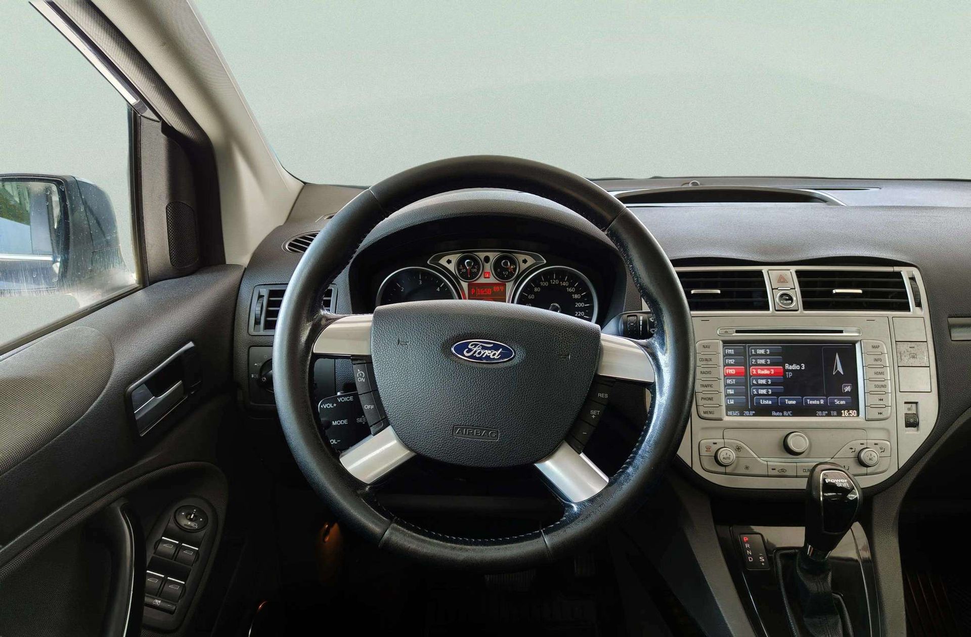 Ford Kuga 2.0 TDCi Titanium 4x4 Powershift - foto 24