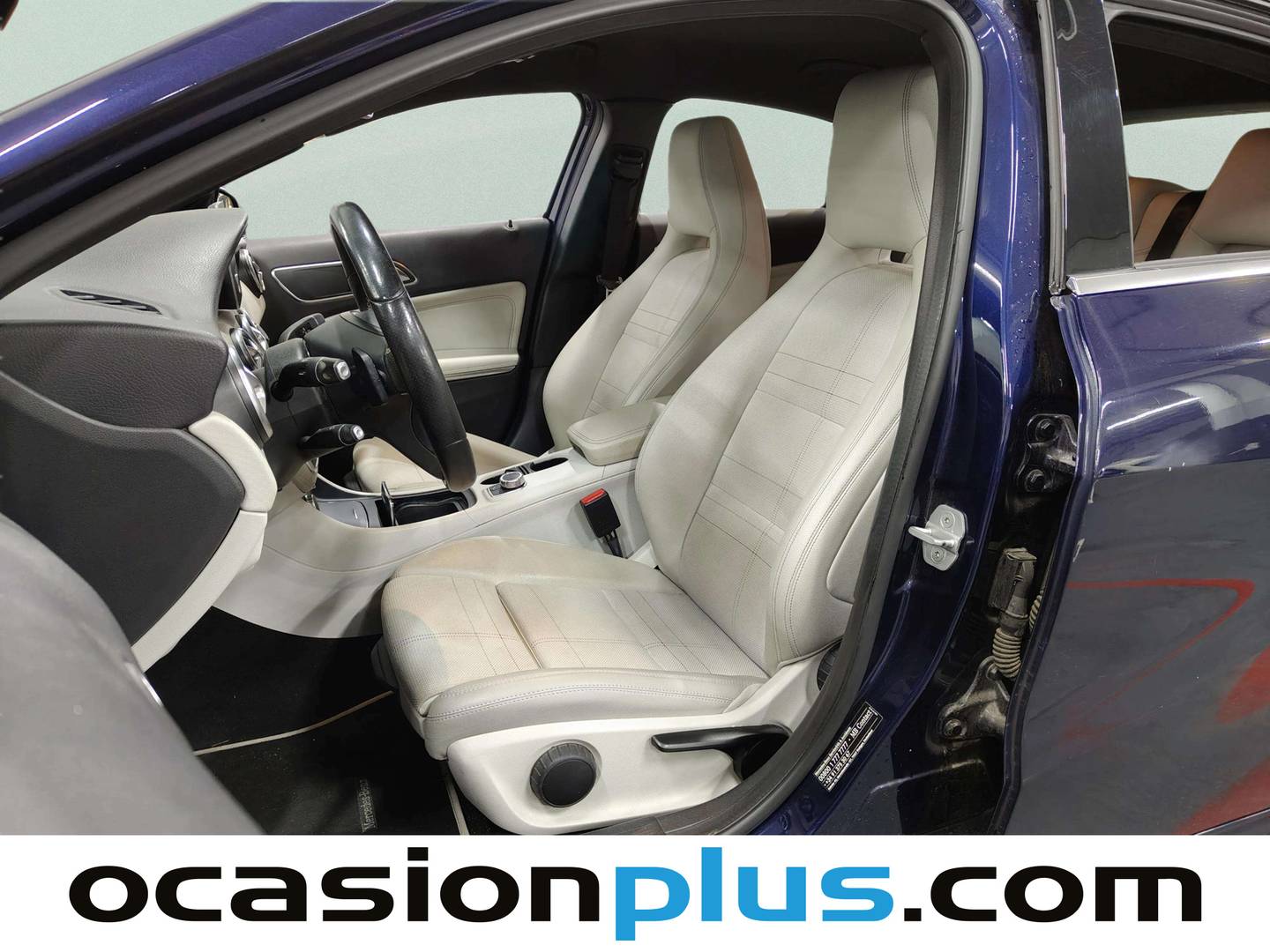 Foto asientos delanteros Mercedes Clase A Mercedes-Benz Clase A 180 d (109 CV)