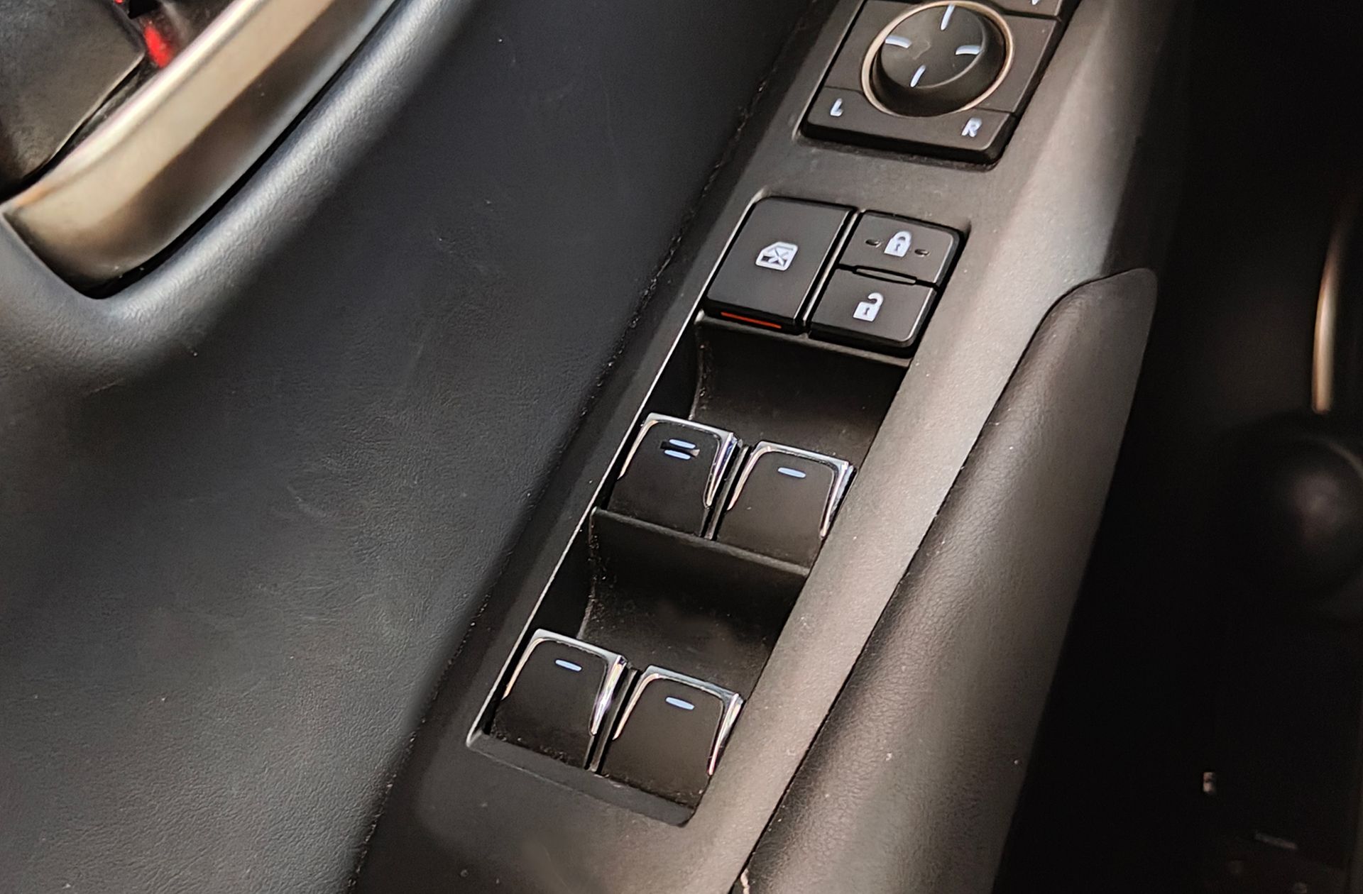 Lexus NX 300h Business Navigation 2WD - foto 34