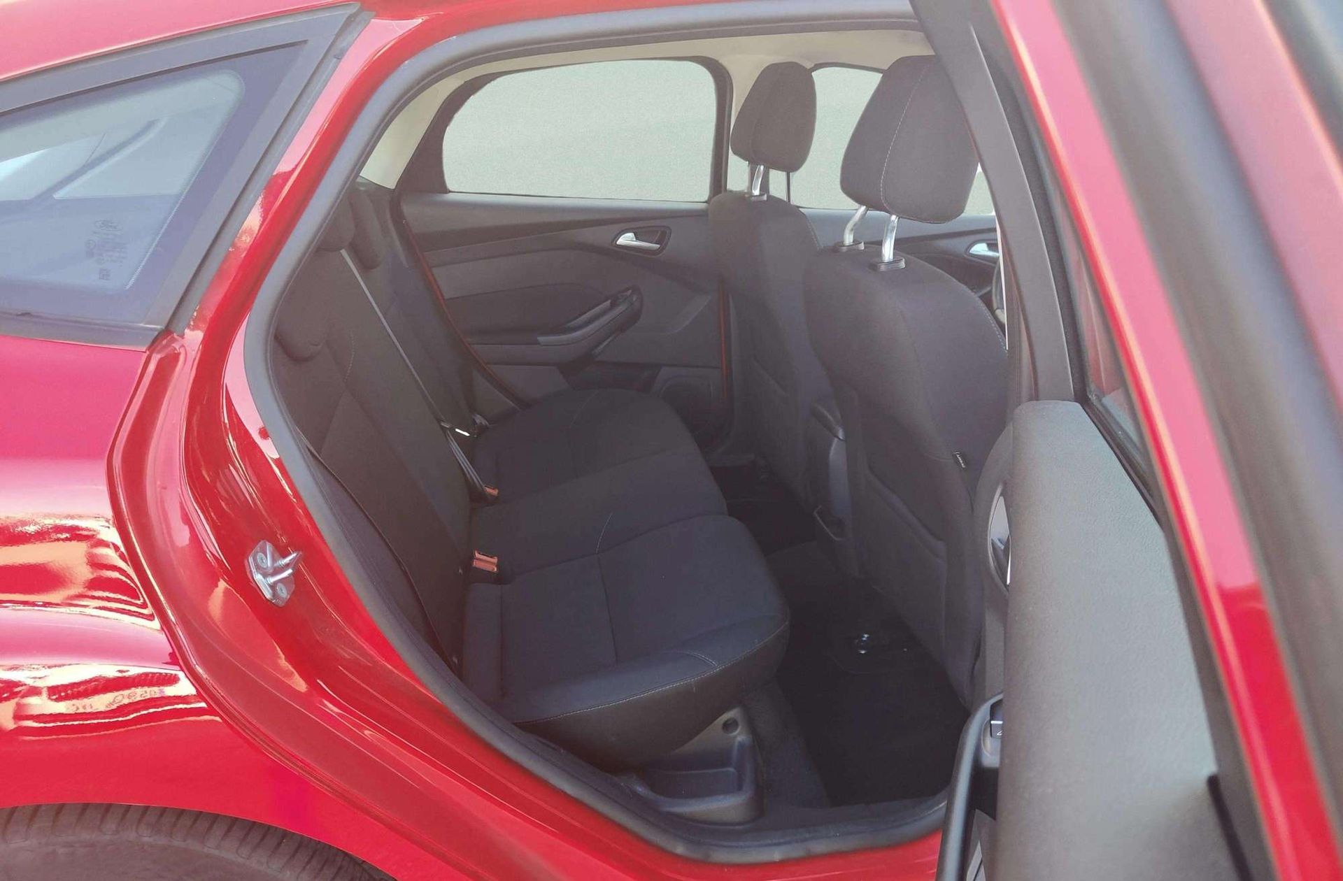 Ford Focus 1.0 EcoBoost Business - foto 16
