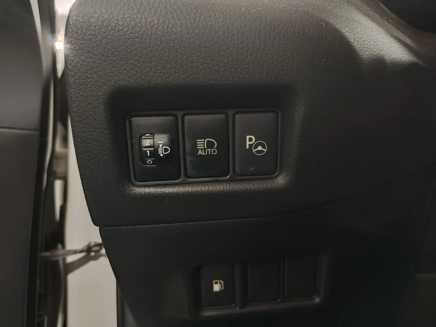 Foto Toyota C-HR Toyota C-HR 1.8 125H Advance (122 CV)