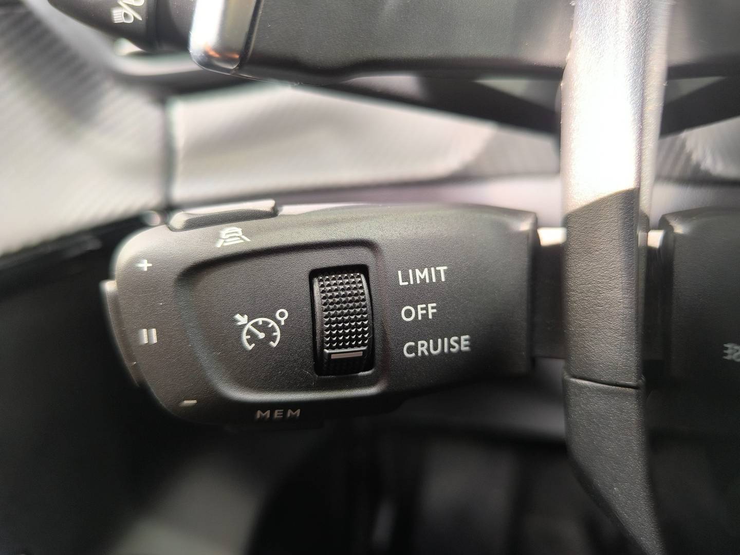 Foto Peugeot 208 Peugeot 208 Allure Hybrid eDCS6 (100 CV)