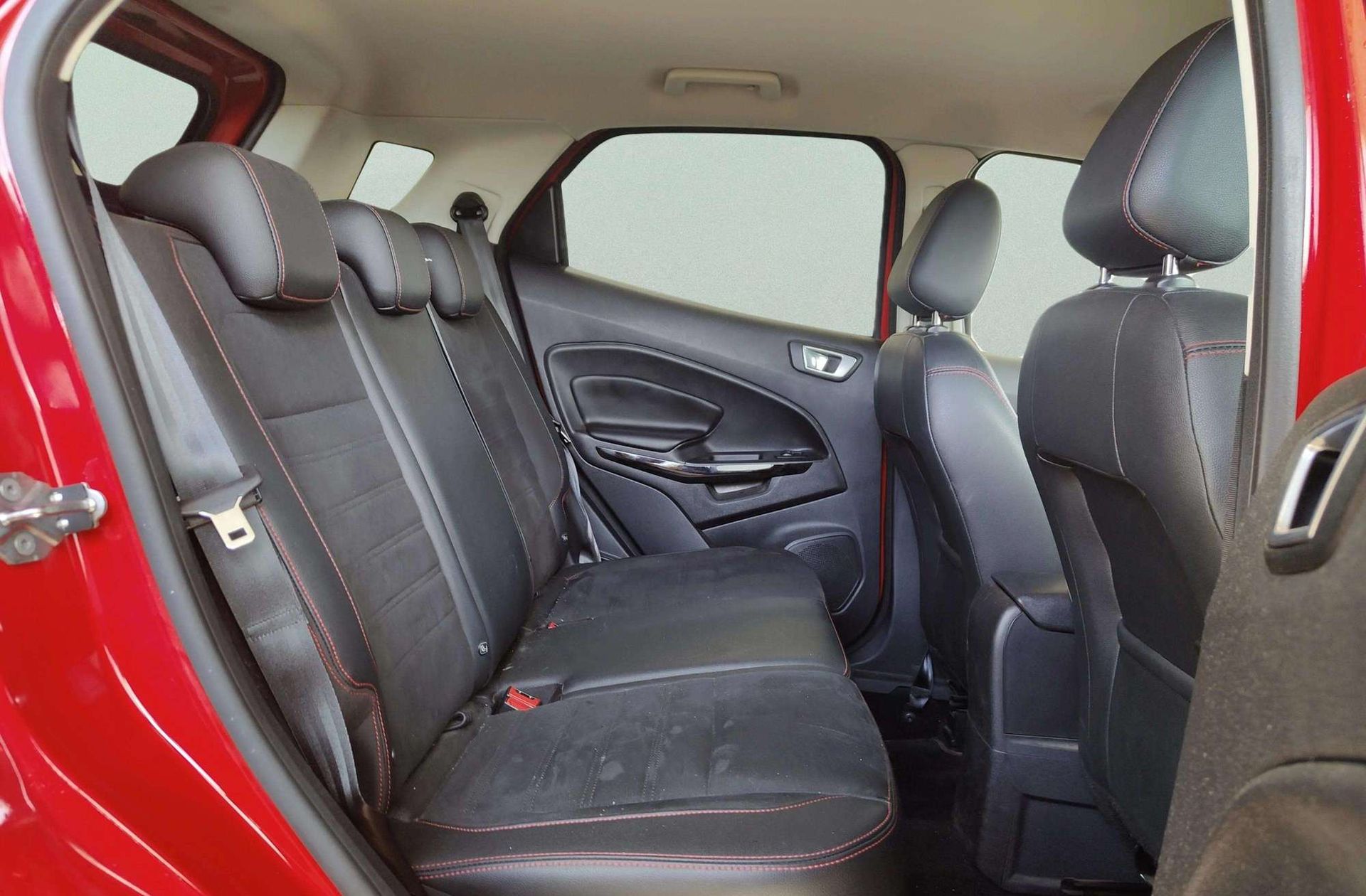 Ford EcoSport 1.0T EcoBoost ST Line - foto 18