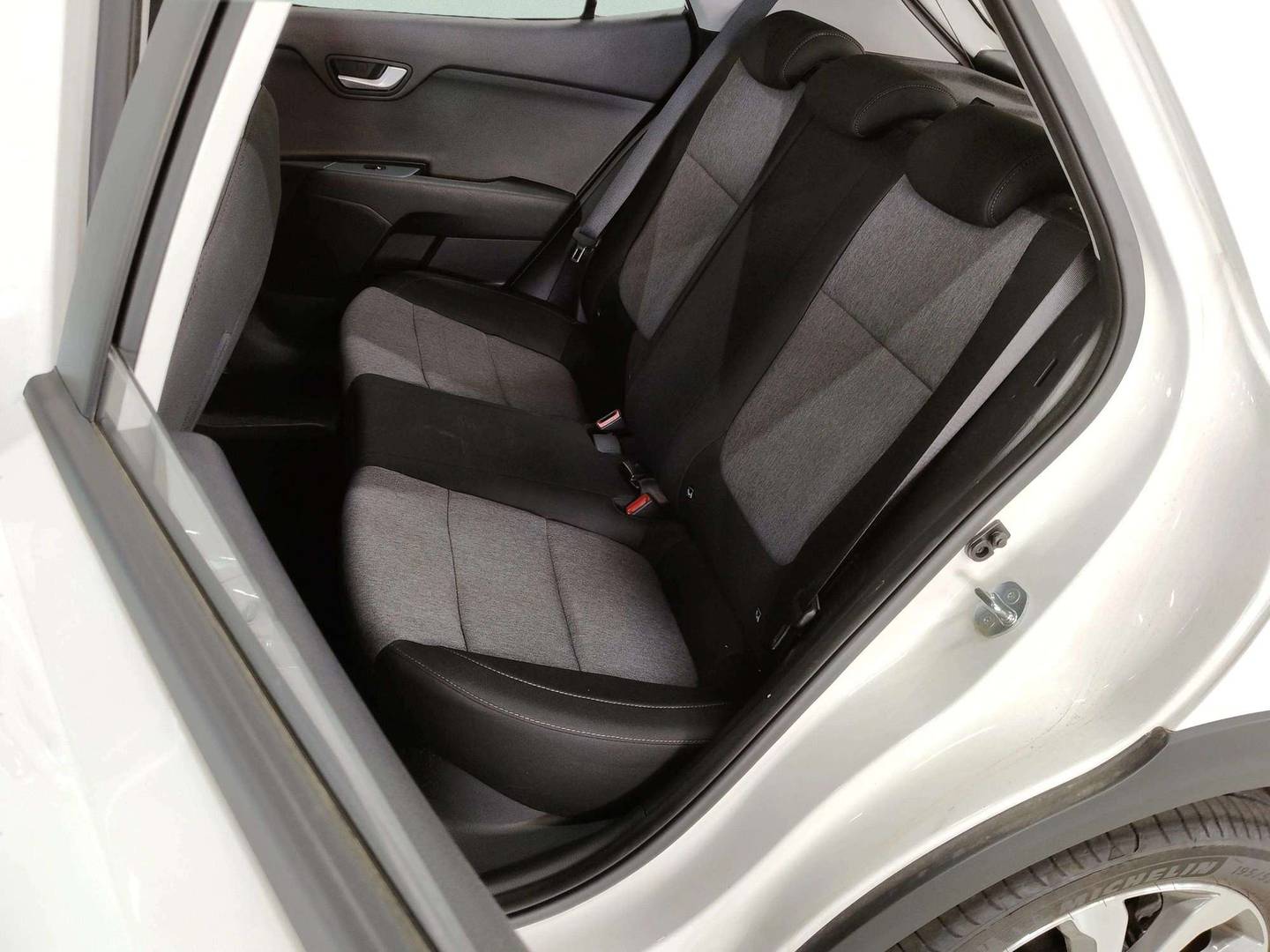 Foto asientos traseros KIA Stonic KIA Stonic 1.0 T-GDi MHEV MT Concept (100 CV)